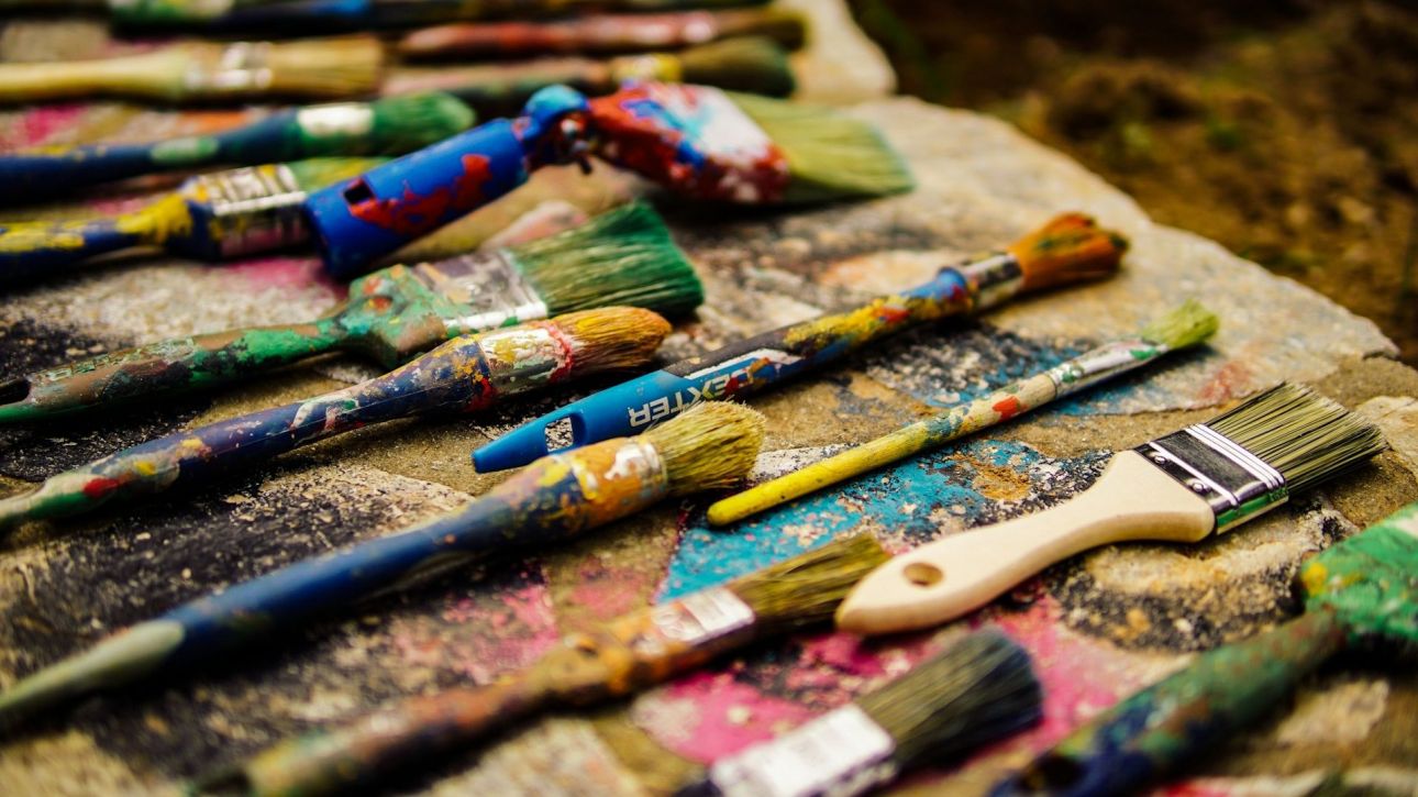 Γουέιν Τιμπό: Μια έκθεση - αντίδοτο στους ιλιγγιώδεις ρυθμούς της εποχής