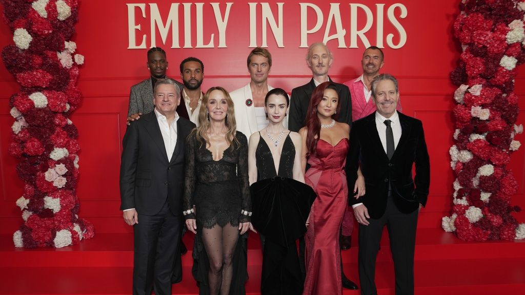 Ανανεώθηκε για έκτη σεζόν το Emily in Paris - Το βίντεο του Netflix