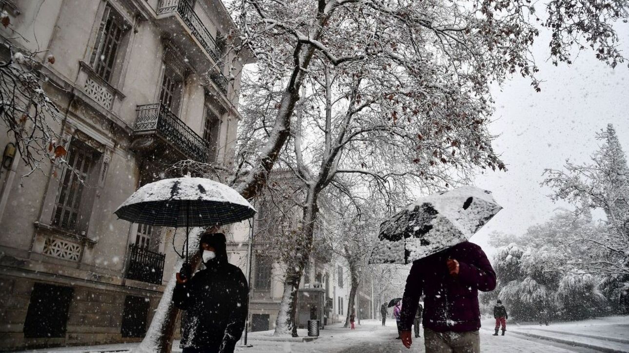 Αλλαγή στο σκηνικό του καιρού – «Πολική φωτοβολίδα» φέρνει χιόνια στην Αττική