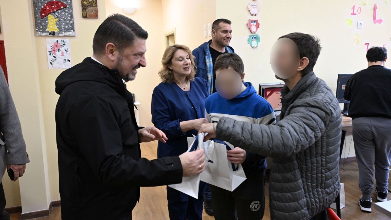 &Epsilon;&pi;ί&sigma;&kappa;&epsilon;&psi;&eta; &Chi;&alpha;&rho;&delta;&alpha;&lambda;&iota;ά &sigma;&epsilon; &pi;&alpha;&iota;&delta;&iota;ά &Alpha;&mu;&epsilon;&Alpha; &sigma;&tau;&omicron;&nu; &Chi;&omicron;&lambda;&alpha;&rho;&gamma;ό - 1,23 &epsilon;&kappa;&alpha;&tau;. &epsilon;&upsilon;&rho;ώ &eta; &chi;&rho;&eta;&mu;&alpha;&tau;&omicron;&delta;ό&tau;&eta;&sigma;&eta; &tau;&eta;&sigmaf; &Pi;&epsilon;&rho;&iota;&phi;έ&rho;&epsilon;&iota;&alpha;&sigmaf;