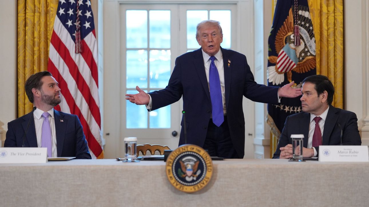 Τραμπ: «Αν δεν πάρουμε εμείς τη Γροιλανδία, τότε θα το κάνουν Ρωσία ή Κίνα»