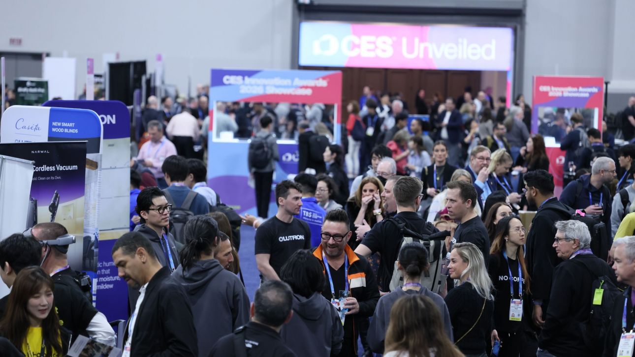 CES 2026: &Rho;&omicron;&mu;&pi;ό&tau;, &nu;έ&epsilon;&sigmaf; &tau;&epsilon;&chi;&nu;&omicron;&lambda;&omicron;&gamma;ί&epsilon;&sigmaf; &tau;&eta;&lambda;&epsilon;ό&rho;&alpha;&sigma;&eta;&sigmaf; &kappa;&alpha;&iota; &laquo;&tau;&rho;&iota;&pi;&lambda;ά&raquo; smartphones &sigma;&tau;&iota;&sigmaf; &nu;έ&epsilon;&sigmaf; &tau;ά&sigma;&epsilon;&iota;&sigmaf;