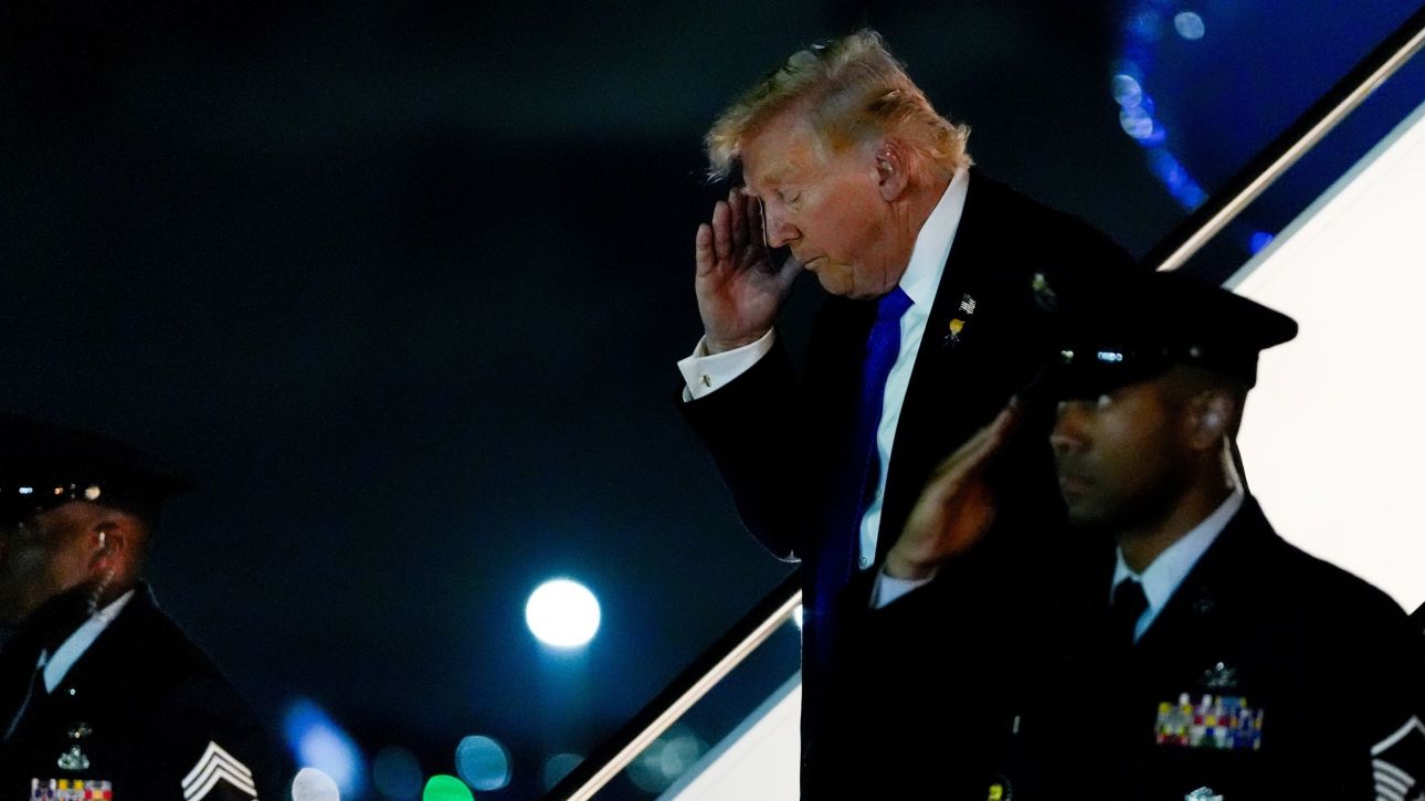 &Omicron;&iota; &alpha;&tau;έ&rho;&mu;&omicron;&nu;&epsilon;&sigmaf; &pi;ό&lambda;&epsilon;&mu;&omicron;&iota; &tau;&epsilon;&lambda;&epsilon;ί&omega;&sigma;&alpha;&nu;, &eta; &alpha;&upsilon;&tau;&omicron;&kappa;&rho;&alpha;&tau;&omicron;&rho;ί&alpha; &alpha;&rho;&chi;ί&zeta;&epsilon;&iota;; &Eta; &epsilon;&beta;&delta;&omicron;&mu;ά&delta;&alpha; &pi;&omicron;&upsilon; ά&lambda;&lambda;&alpha;&xi;&epsilon; &tau;&omicron;&nu; &kappa;ό&sigma;&mu;&omicron;