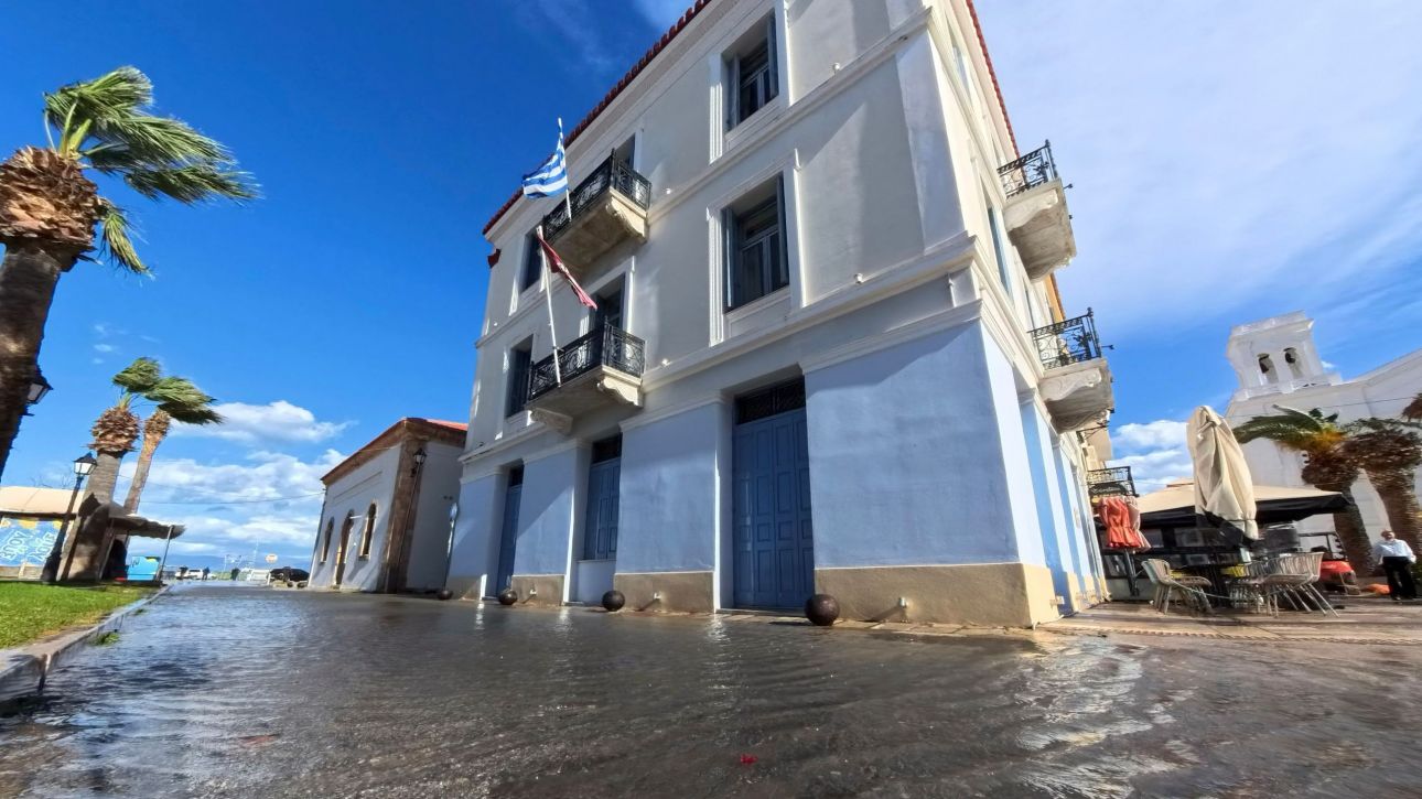 Κακοκαιρία: Πάνω απο 100 κλήσεις στην πυροσβεστική για αντλήσεις υδάτων και κοπές δέντρων