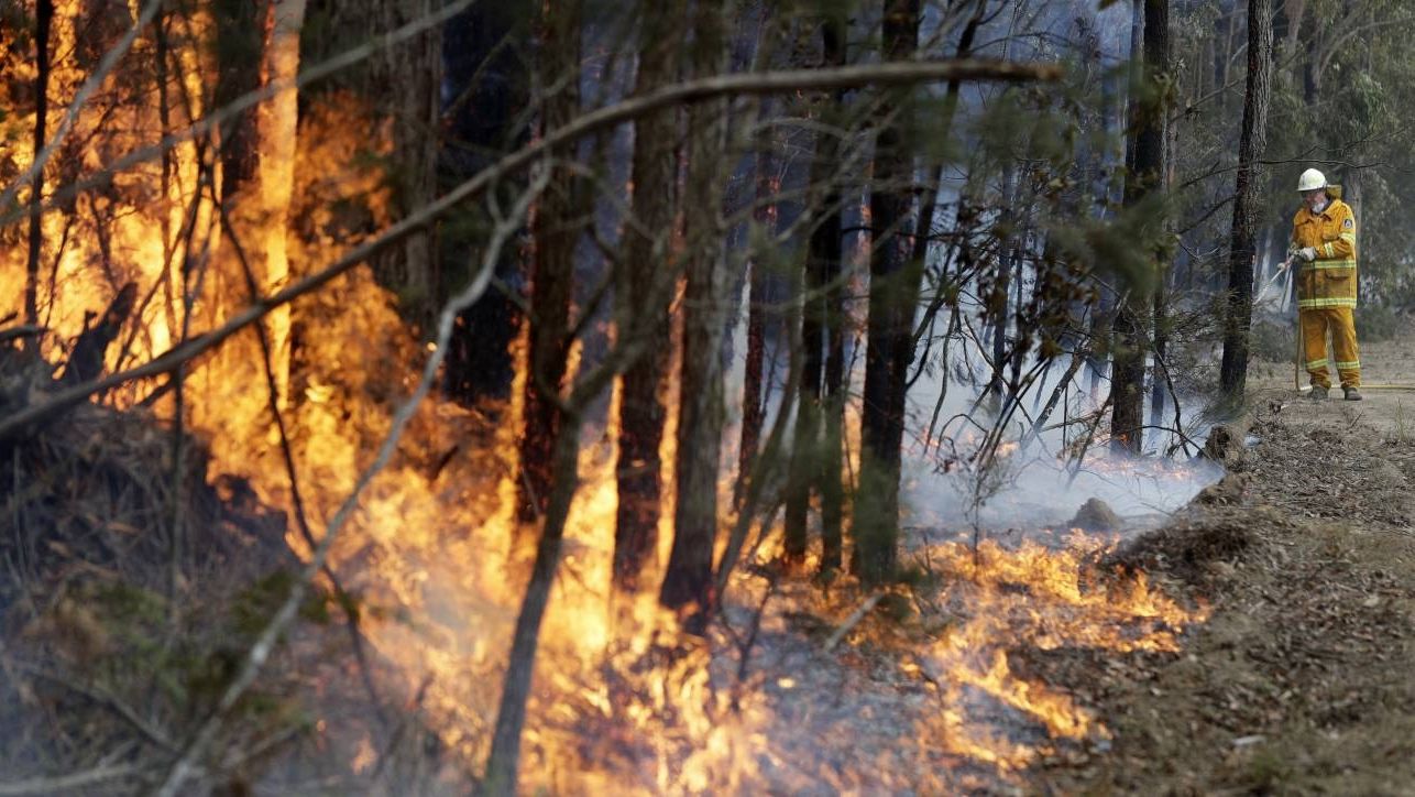 Αυστραλία: Πύρινος εφιάλτης στα ανατολικά, κυκλώνας και καταιγίδες στα βόρεια