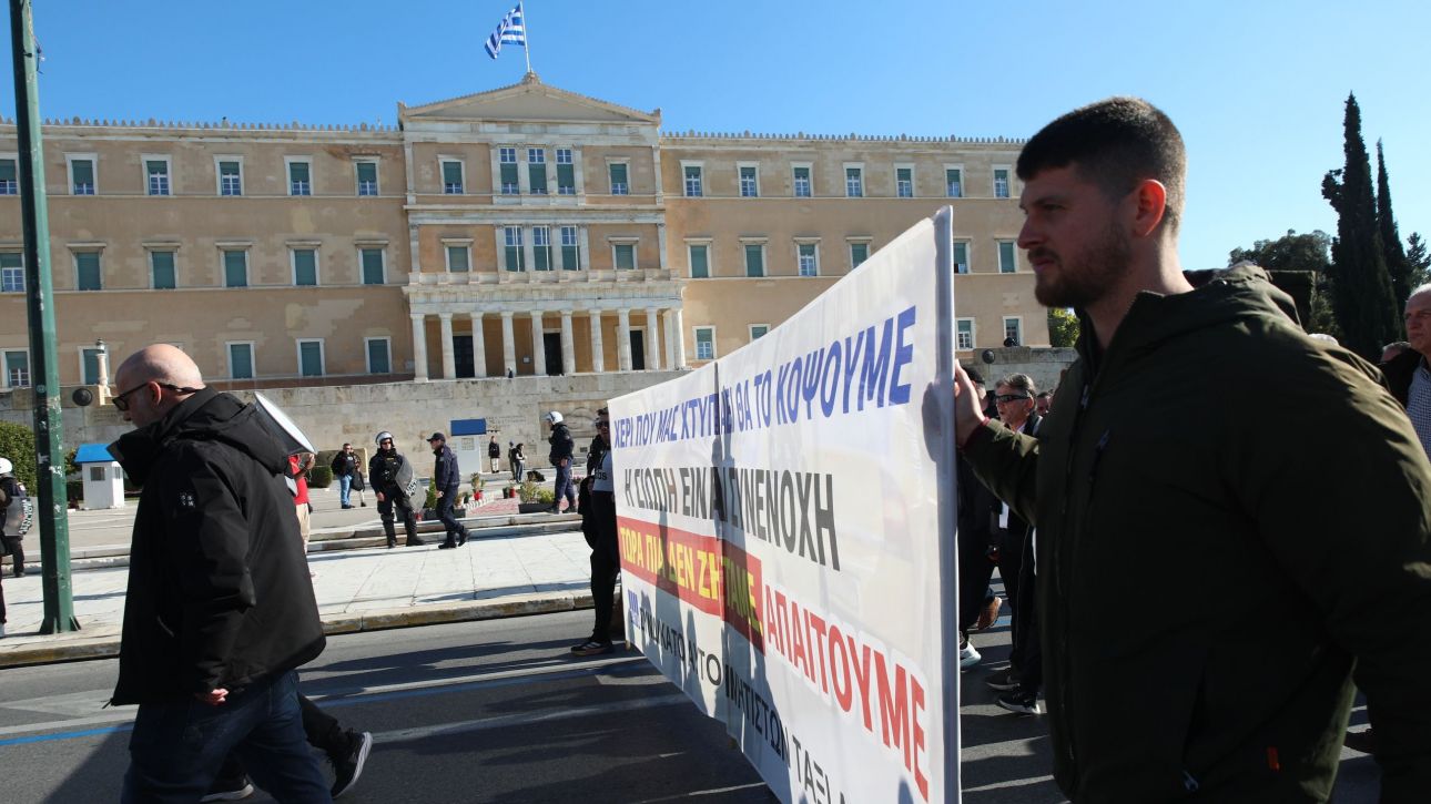 &Pi;&omicron;&rho;&epsilon;ί&alpha; &kappa;&alpha;&iota; &sigma;&upsilon;&gamma;&kappa;έ&nu;&tau;&rho;&omega;&sigma;&eta; &tau;&omega;&nu; &omicron;&delta;&eta;&gamma;ώ&nu; &tau;&alpha;&xi;ί &sigma;&tau;&omicron; &kappa;έ&nu;&tau;&rho;&omicron; &tau;&eta;&sigmaf; &Alpha;&theta;ή&nu;&alpha;&sigmaf;