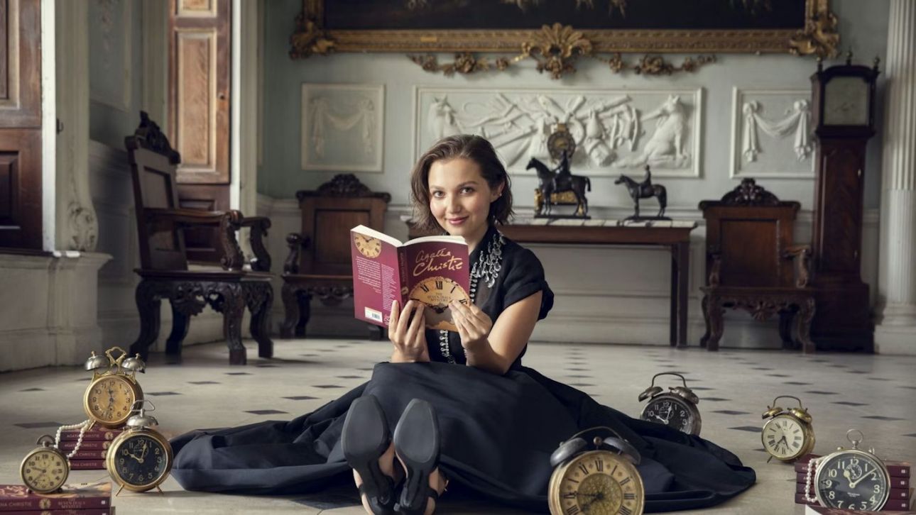 Seven Dials: Όταν η Αγκάθα Κρίστι συναντά τη λάμψη και την ίντριγκα της δεκαετίας του 1920