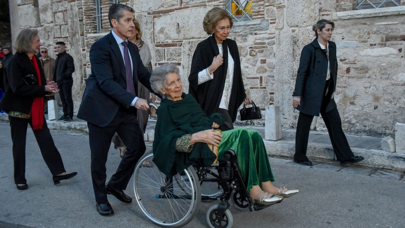 &Sigma;&tau;&eta; &Mu;&eta;&tau;&rho;ό&pi;&omicron;&lambda;&eta; &Alpha;&theta;&eta;&nu;ώ&nu; &eta; &kappa;&eta;&delta;&epsilon;ί&alpha; &tau;&eta;&sigmaf; &pi;&rho;&iota;&gamma;&kappa;ί&pi;&iota;&sigma;&sigma;&alpha;&sigmaf; &Epsilon;&iota;&rho;ή&nu;&eta;&sigmaf; - &Eta; &alpha;&nu;&alpha;&kappa;&omicron;ί&nu;&omega;&sigma;&eta; &tau;&eta;&sigmaf; &omicron;&iota;&kappa;&omicron;&gamma;έ&nu;&epsilon;&iota;&alpha;&sigmaf;