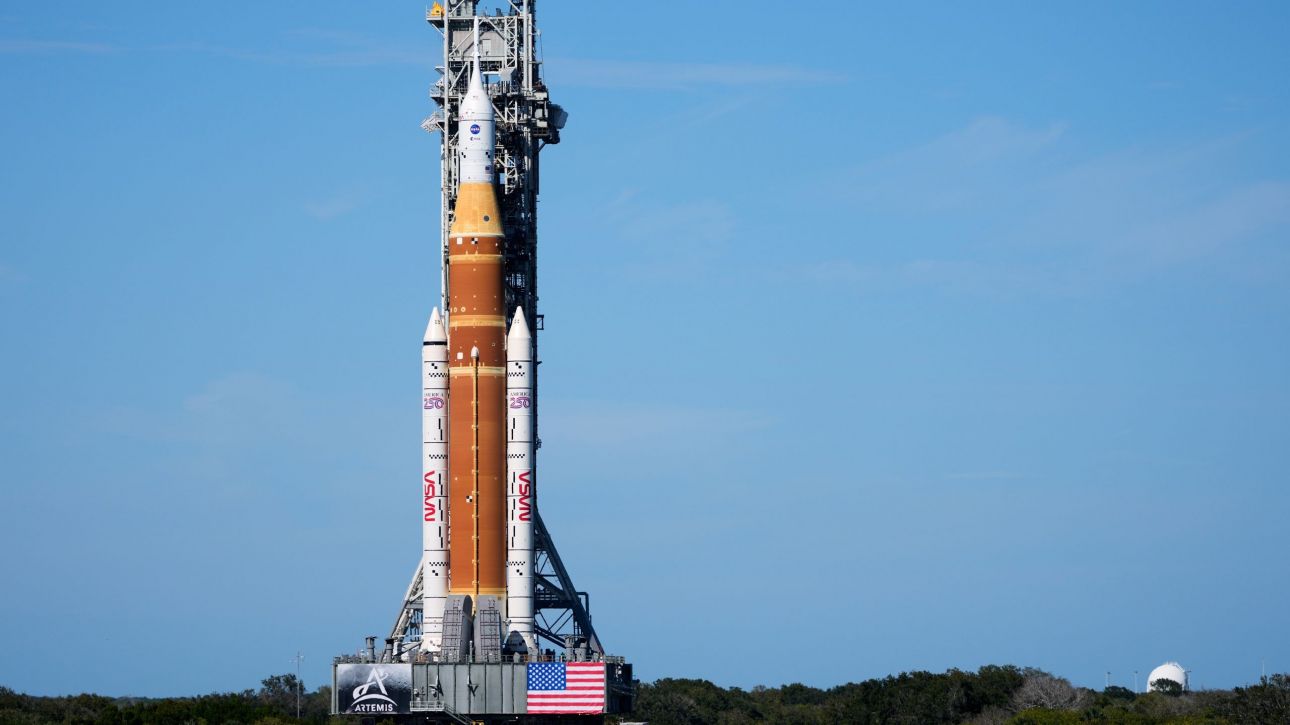 &Sigma;&epsilon; &theta;έ&sigma;&eta; &epsilon;&kappa;&tau;ό&xi;&epsilon;&upsilon;&sigma;&eta;&sigmaf; &omicron; &pi;ύ&rho;&alpha;&upsilon;&lambda;&omicron;&sigmaf; &tau;&eta;&sigmaf; NASA: &Eta; &pi;&rho;ώ&tau;&eta; &epsilon;&pi;&alpha;&nu;&delta;&rho;&omega;&mu;έ&nu;&eta; &alpha;&pi;&omicron;&sigma;&tau;&omicron;&lambda;ή &sigma;&tau;&eta; &Sigma;&epsilon;&lambda;ή&nu;&eta; &epsilon;&delta;ώ &kappa;&alpha;&iota; &mu;&iota;&sigma;ό &alpha;&iota;ώ&nu;&alpha;