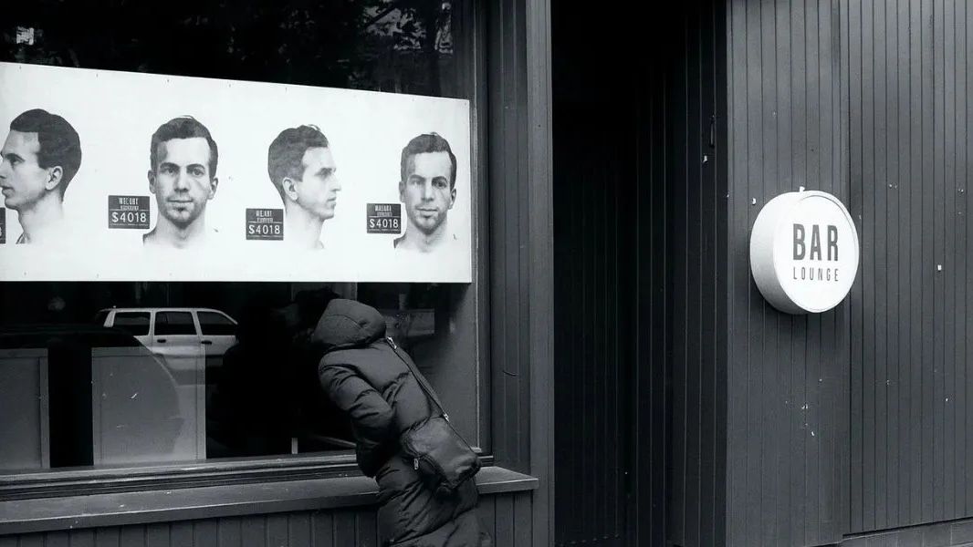 Bookreads: O Γιώργος Τσακνιάς χαρτογραφεί τον χρόνο στο «Ουμπίκικους»