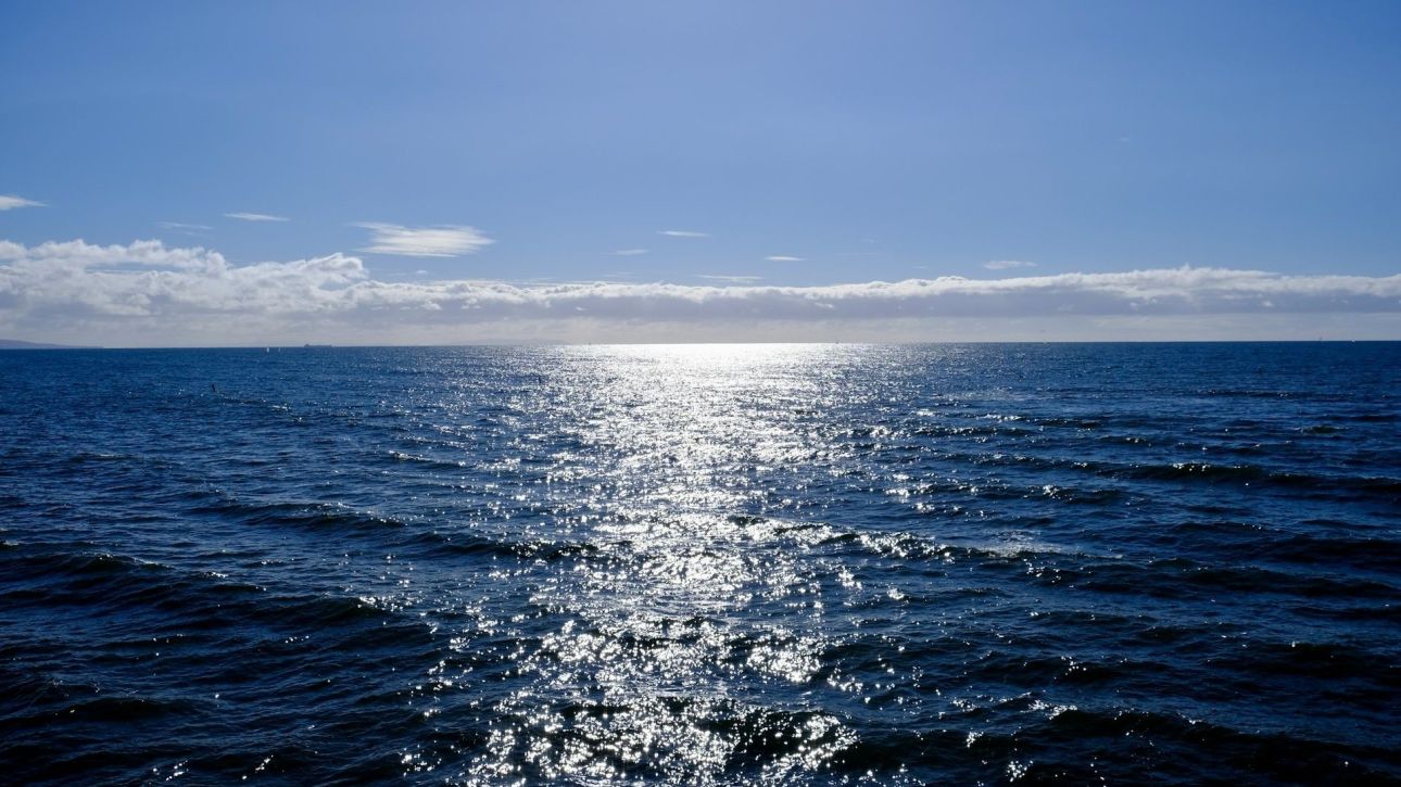 To 2025 &omicron;&iota; &omega;&kappa;&epsilon;&alpha;&nu;&omicron;ί &alpha;&pi;&omicron;&rho;&rho;ό&phi;&eta;&sigma;&alpha;&nu; &zeta;έ&sigma;&tau;&eta; ί&sigma;&eta; &mu;&epsilon; 12 &alpha;&tau;&omicron;&mu;&iota;&kappa;έ&sigmaf; &beta;ό&mu;&beta;&epsilon;&sigmaf; &pi;&omicron;&upsilon; &sigma;&kappa;ά&nu;&epsilon; &kappa;ά&theta;&epsilon; &delta;&epsilon;&upsilon;&tau;&epsilon;&rho;ό&lambda;&epsilon;&pi;&tau;&omicron;