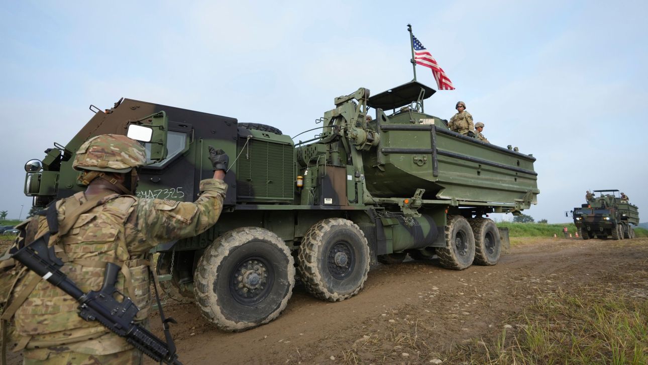 &Sigma;&epsilon; &epsilon;&xi;έ&lambda;&iota;&xi;&eta; &eta; &mu;&epsilon;&tau;&alpha;&phi;&omicron;&rho;ά &chi;&iota;&lambda;&iota;ά&delta;&omega;&nu; &mu;&epsilon;&lambda;ώ&nu; &tau;&omicron;&upsilon; ISIS &alpha;&pi;ό &tau;&eta; &Sigma;&upsilon;&rho;ί&alpha; &sigma;&epsilon; &iota;&rho;&alpha;&kappa;&iota;&nu;έ&sigmaf; &phi;&upsilon;&lambda;&alpha;&kappa;έ&sigmaf;