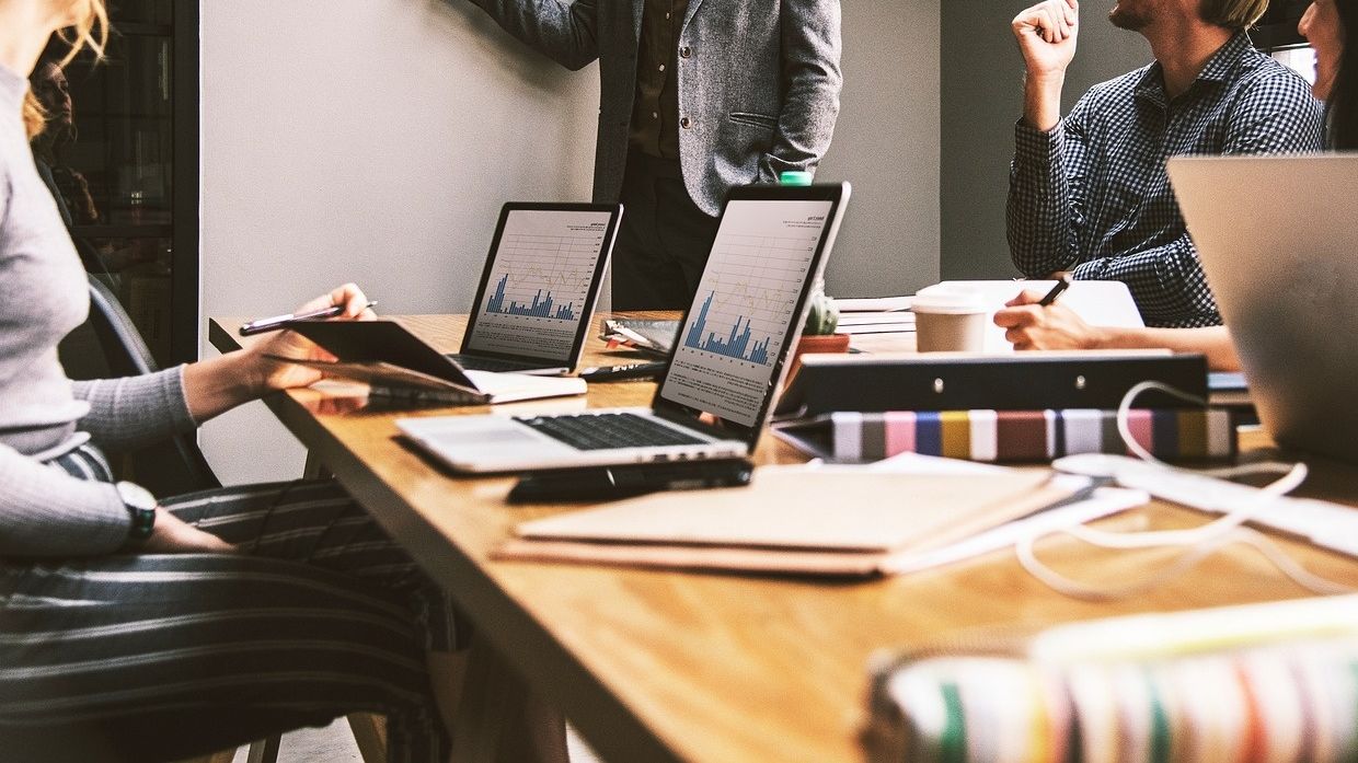 &Kappa;&alpha;&kappa;&omicron;&kappa;&alpha;&iota;&rho;ί&alpha;: &Tau;&iota; &iota;&sigma;&chi;ύ&epsilon;&iota; &gamma;&iota;&alpha; &tau;&omicron;&upsilon;&sigmaf; &epsilon;&rho;&gamma;&alpha;&zeta;ό&mu;&epsilon;&nu;&omicron;&upsilon;&sigmaf; &sigma;&tau;&omicron;&nu; &delta;&eta;&mu;ό&sigma;&iota;&omicron; &kappa;&alpha;&iota; &iota;&delta;&iota;&omega;&tau;&iota;&kappa;ό &tau;&omicron;&mu;έ&alpha;