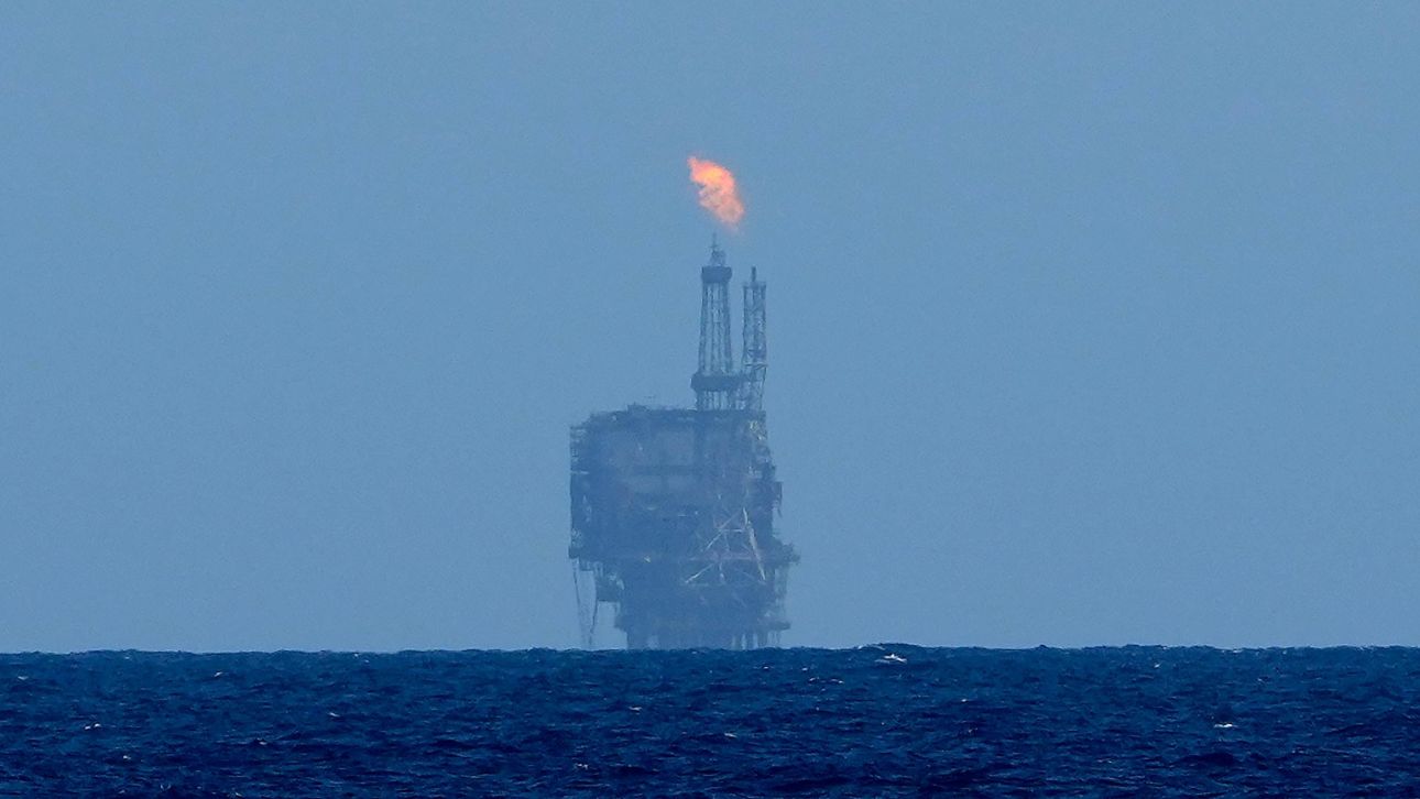 &Eta; &Lambda;&iota;&beta;ύ&eta; &upsilon;&pi;&omicron;&gamma;&rho;ά&phi;&epsilon;&iota; 25&epsilon;&tau;ή &pi;&epsilon;&tau;&rho;&epsilon;&lambda;&alpha;ϊ&kappa;ή &sigma;&upsilon;&mu;&phi;&omega;&nu;ί&alpha; 20 &delta;&iota;&sigma;. &delta;&omicron;&lambda;&alpha;&rho;ί&omega;&nu; &mu;&epsilon; TotalEnergies &kappa;&alpha;&iota; ConocoPhilips