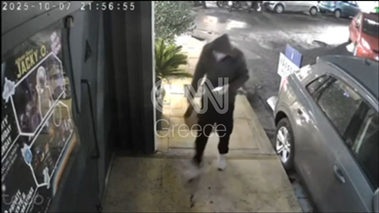 &Kappa;&alpha;&rho;έ-&kappa;&alpha;&rho;έ &eta; &sigma;&tau;&iota;&gamma;&mu;ή &pi;&omicron;&upsilon; &omicron; &delta;&rho;ά&sigma;&tau;&eta;&sigmaf; &alpha;&phi;ή&nu;&epsilon;&iota; &tau;&eta;&nu; &beta;ό&mu;&beta;&alpha; έ&xi;&omega; &alpha;&pi;&omicron; &tau;&eta;&nu; &nu;&tau;&iota;&sigma;&kappa;&omicron;&tau;έ&kappa; &sigma;&tau;&eta; &Mu;&iota;&chi;&alpha;&lambda;&alpha;&kappa;&omicron;&pi;&omicron;ύ&lambda;&omicron;&upsilon;