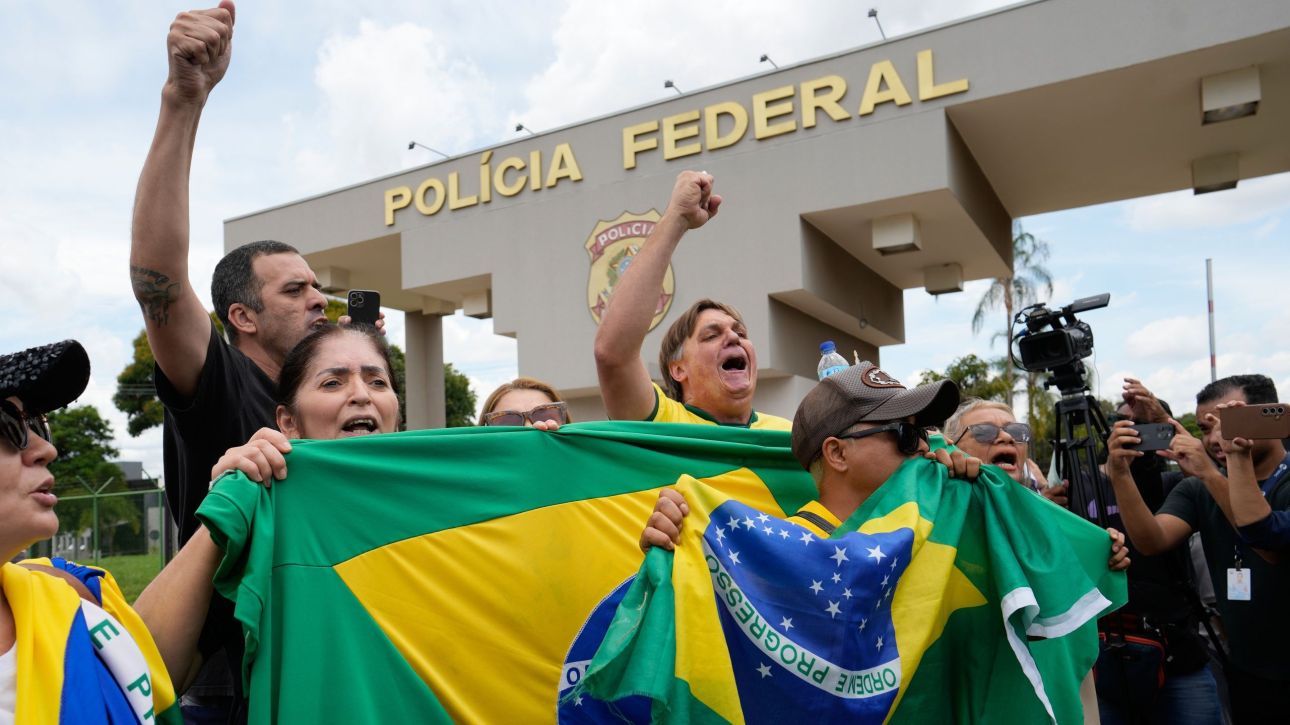&Beta;&rho;&alpha;&zeta;&iota;&lambda;ί&alpha;: &Kappa;&epsilon;&rho;&alpha;&upsilon;&nu;ό&sigmaf; έ&pi;&epsilon;&sigma;&epsilon; &sigma;&epsilon; &delta;&iota;&alpha;&delta;ή&lambda;&omega;&sigma;&eta; &upsilon;&pi;&omicron;&sigma;&tau;&eta;&rho;&iota;&kappa;&tau;ώ&nu; &tau;&omicron;&upsilon; &Mu;&pi;&omicron;&lambda;&sigma;&omicron;&nu;ά&rho;&omicron;&upsilon;