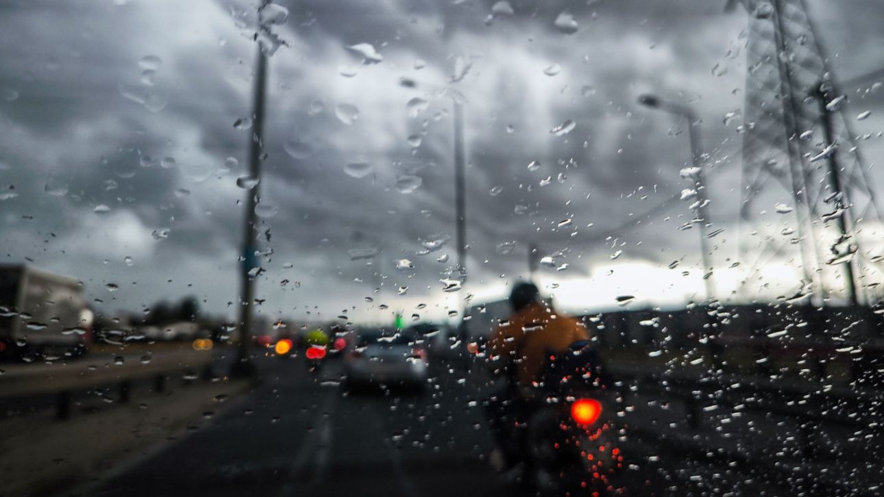 &Iota;&sigma;&chi;&upsilon;&rho;ή &kappa;&alpha;&kappa;&omicron;&kappa;&alpha;&iota;&rho;ί&alpha; &alpha;&pi;ό &tau;&omicron; &beta;&rho;ά&delta;&upsilon; (16/2): 24 ώ&rho;&epsilon;&sigmaf; &mu;&epsilon; &kappa;&alpha;&tau;&alpha;&iota;&gamma;ί&delta;&epsilon;&sigmaf; &kappa;&alpha;&iota; &sigma;&phi;&omicron;&delta;&rho;&omicron;ύ&sigmaf; &alpha;&nu;έ&mu;&omicron;&upsilon;&sigmaf;- &Pi;&omicron;ύ &theta;&alpha; &laquo;&chi;&tau;&upsilon;&pi;ή&sigma;&epsilon;&iota;&raquo;