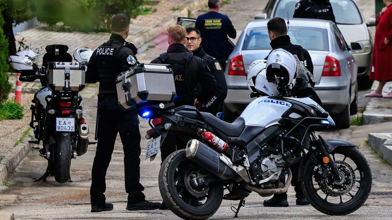 &Sigma;&tau;&omicron;&nu; &epsilon;&iota;&sigma;&alpha;&gamma;&gamma;&epsilon;&lambda;έ&alpha; &omicron; 46&chi;&rho;&omicron;&nu;&omicron;&sigmaf; &pi;&alpha;&tau;&rho;&omicron;&kappa;&tau;ό&nu;&omicron;&sigmaf; &tau;&eta;&sigmaf; &Gamma;&lambda;&upsilon;&phi;ά&delta;&alpha;&sigmaf;:&Epsilon;&rho;&omega;&tau;&eta;&mu;&alpha;&tau;&iota;&kappa;ά &gamma;&iota;&alpha; &tau;&eta;&nu; &alpha;&pi;&omicron;&phi;&upsilon;&lambda;ά&kappa;&iota;&sigma;&eta; &kappa;&alpha;&iota; &theta;&epsilon;&rho;&alpha;&pi;&epsilon;ί&alpha; &tau;&omicron;&upsilon;