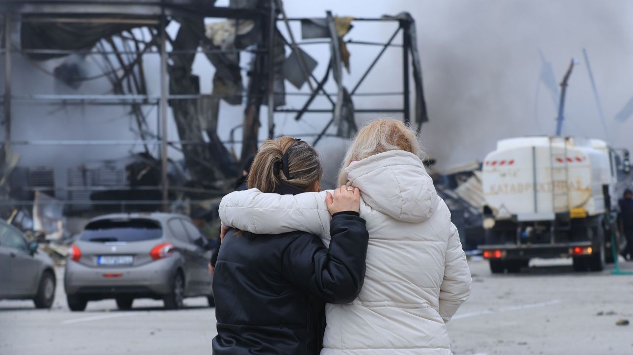 &Tau;&rho;&alpha;&gamma;&omega;&delta;ί&alpha; &sigma;&tau;&alpha; &Tau;&rho;ί&kappa;&alpha;&lambda;&alpha;: &Sigma;&upsilon;&lambda;&lambda;&upsilon;&pi;&eta;&tau;ή&rho;&iota;&alpha; &Chi;&rho;&upsilon;&sigma;&omicron;&chi;&omicron;ΐ&delta;&eta; &sigma;&tau;&iota;&sigmaf; &omicron;&iota;&kappa;&omicron;&gamma;έ&nu;&epsilon;&iota;&epsilon;&sigmaf; &tau;&omega;&nu; &theta;&upsilon;&mu;ά&tau;&omega;&nu;