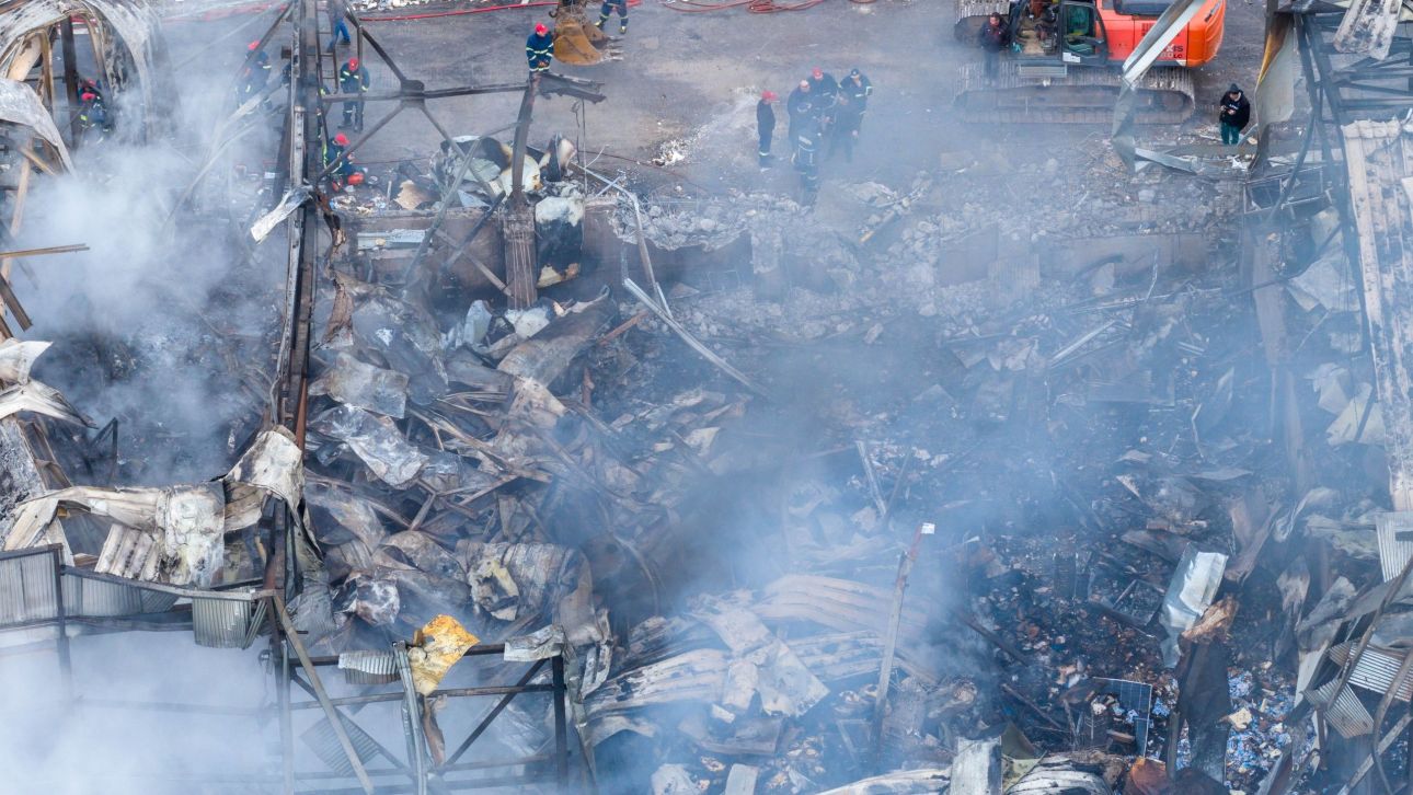 &Beta;&iota;&omicron;&lambda;ά&nu;&tau;&alpha;: &Theta;&rho;ή&nu;&omicron;&sigmaf; &kappa;&alpha;&iota; &alpha;&nu;&alpha;&pi;ά&nu;&tau;&eta;&tau;&alpha; &epsilon;&rho;&omega;&tau;ή&mu;&alpha;&tau;&alpha; &tau;&eta;&nu; &epsilon;&pi;&omicron;&mu;έ&nu;&eta; &tau;&eta;&sigmaf; &tau;&rho;&alpha;&gamma;&omega;&delta;ί&alpha;&sigmaf; - &Beta;&omicron;&mu;&beta;&alpha;&rho;&delta;&iota;&sigma;&mu;έ&nu;&omicron; &tau;&omicron;&pi;ί&omicron; &eta; &pi;&epsilon;&rho;&iota;&omicron;&chi;ή