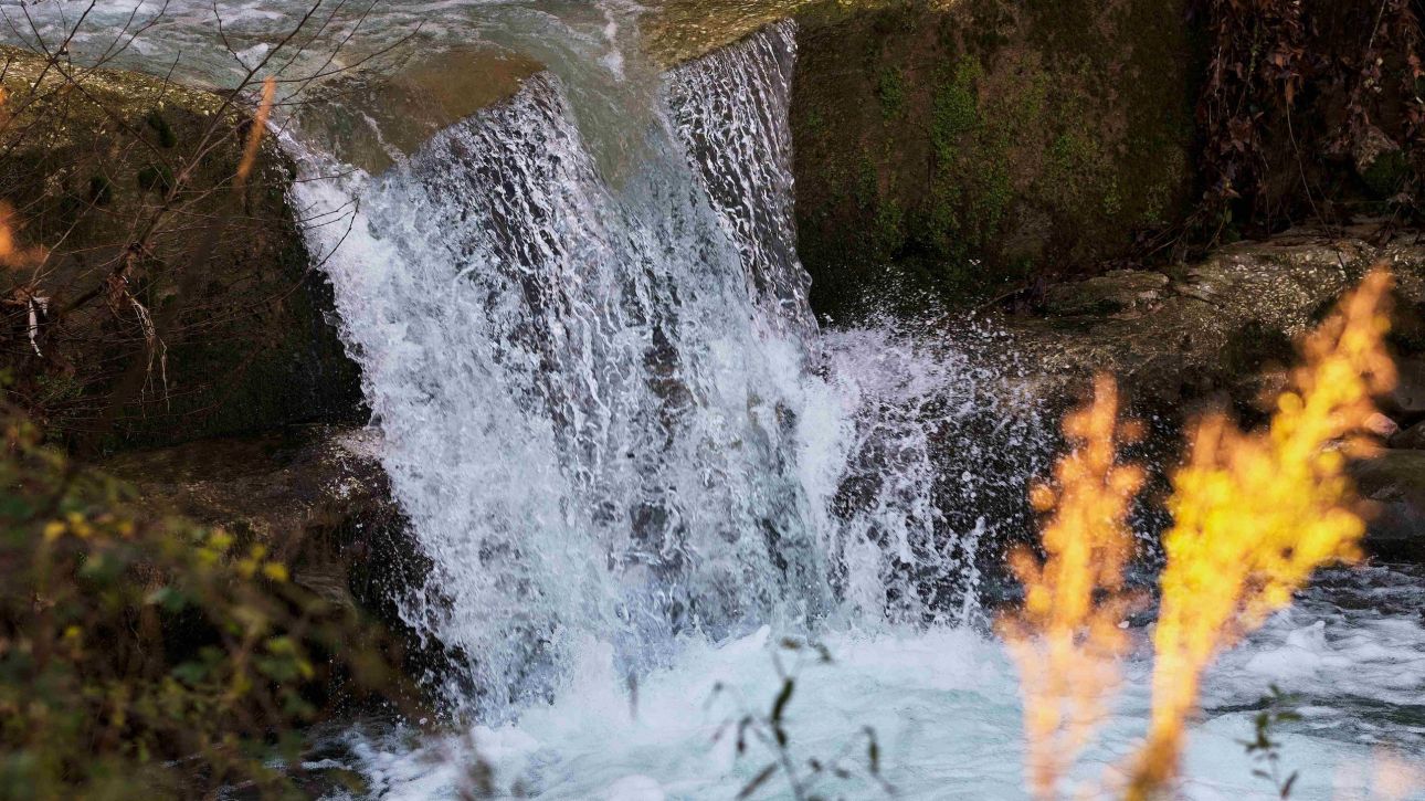 &Nu;&epsilon;&rho;ό: &Eta; &alpha;&sigma;&tau;&epsilon;ί&rho;&epsilon;&upsilon;&tau;&eta; &pi;&eta;&gamma;ή &epsilon;&nu;έ&rho;&gamma;&epsilon;&iota;&alpha;&sigmaf; &tau;&omicron;&upsilon; &alpha;&nu;&theta;&rho;ώ&pi;&omicron;&upsilon;, &chi;&omega;&rho;ί&sigmaf; &epsilon;&pi;&epsilon;&xi;&epsilon;&rho;&gamma;&alpha;&sigma;ί&alpha;, &chi;&omega;&rho;ί&sigmaf; &alpha;&lambda;&lambda;&omicron;ί&omega;&sigma;&eta;