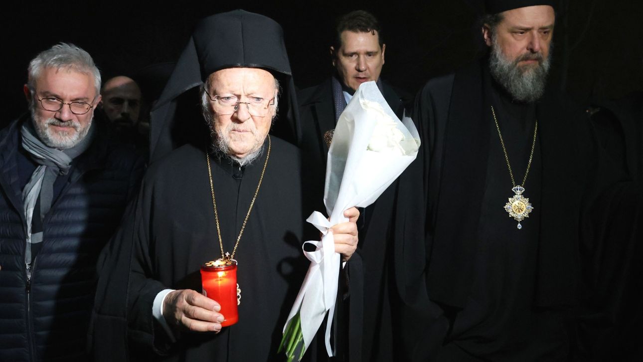 &Sigma;&tau;&omicron; &gamma;ή&pi;&epsilon;&delta;&omicron; &tau;&eta;&sigmaf; &Tau;&omicron;ύ&mu;&pi;&alpha;&sigmaf; &omicron; &Pi;&alpha;&tau;&rho;&iota;ά&rho;&chi;&eta;&sigmaf; &Beta;&alpha;&rho;&theta;&omicron;&lambda;&omicron;&mu;&alpha;ί&omicron;&sigmaf;: &Tau;&omicron; ό&nu;&epsilon;&iota;&rho;ό &tau;&omicron;&upsilon;&sigmaf; &epsilon;ί&chi;&epsilon; &tau;&rho;&alpha;&gamma;&iota;&kappa;ή &kappa;&alpha;&tau;ά&lambda;&eta;&xi;&eta; &sigma;&tau;&eta; &Rho;&omicron;&upsilon;&mu;&alpha;&nu;ί&alpha;