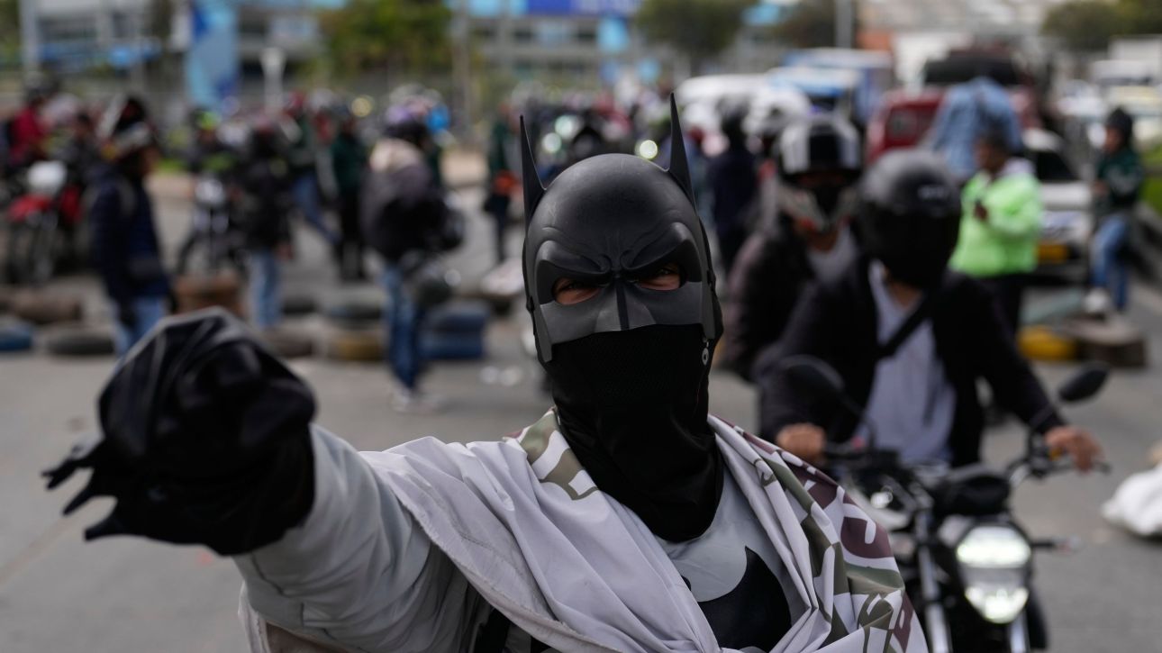 &laquo;&Pi;&alpha;&rho;έ&mu;&beta;&alpha;&sigma;&eta;&raquo; &Mu;&pi;ά&tau;&mu;&alpha;&nu; &gamma;&iota;&alpha; &tau;&eta;&nu; &pi;&alpha;&rho;&omicron;&upsilon;&sigma;ί&alpha; ICE &sigma;&tau;&omicron; Super Bowl: &laquo;&Nu;&alpha; &mu;&eta;&nu; &delta;&iota;&alpha;&tau;&epsilon;&theta;&epsilon;ί &kappa;&alpha;&nu;έ&nu;&alpha;&sigmaf; &pi;ό&rho;&omicron;&sigmaf;&raquo;