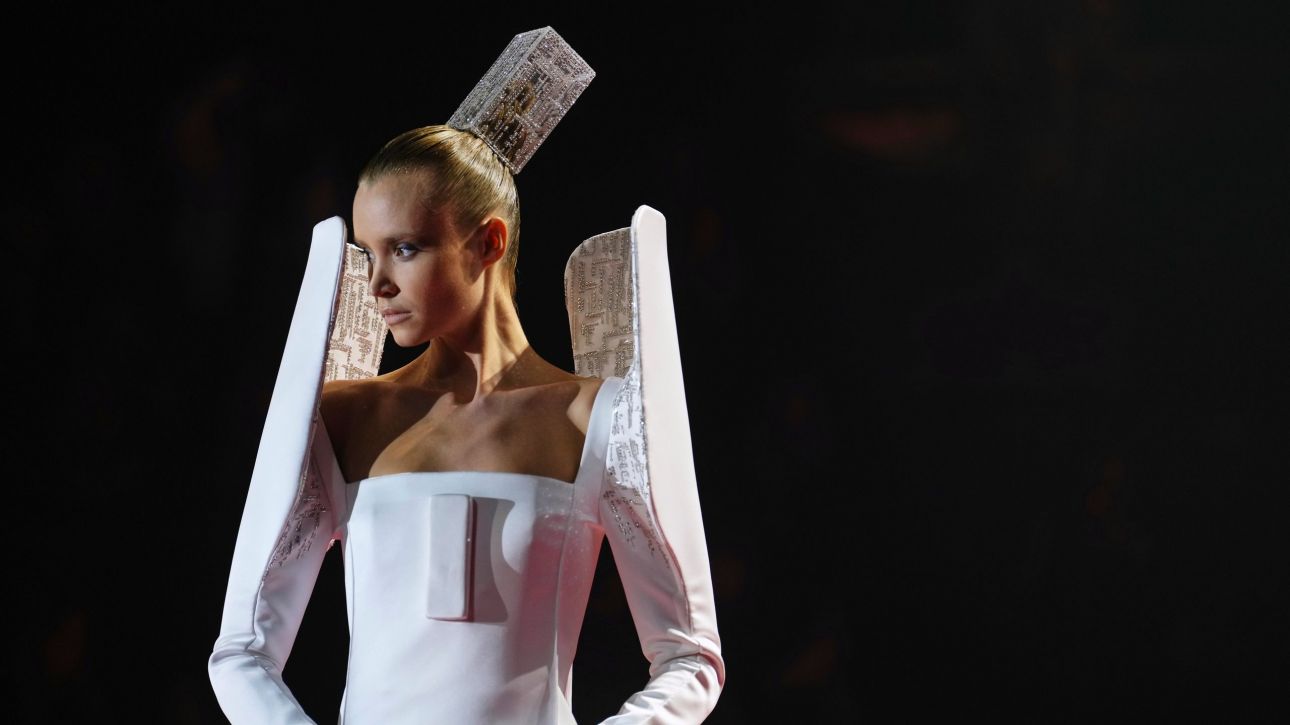 Υψηλή ραπτική σε στιγμή καμπής: Το Παρίσι ανάμεσα στην κληρονομιά και το νέο όραμα