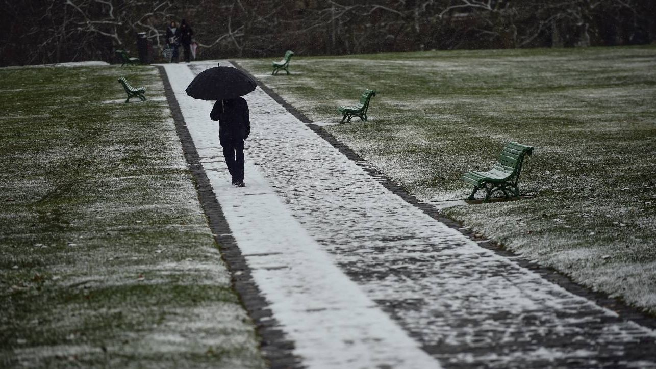 &Kappa;&alpha;&iota;&rho;ό&sigmaf;: &Nu;έ&alpha; &kappa;&alpha;&kappa;&omicron;&kappa;&alpha;&iota;&rho;ί&alpha; &mu;&epsilon; &beta;&rho;&omicron;&chi;έ&sigmaf;, &kappa;&alpha;&tau;&alpha;&iota;&gamma;ί&delta;&epsilon;&sigmaf;, &theta;&upsilon;&epsilon;&lambda;&lambda;ώ&delta;&epsilon;&iota;&sigmaf; &alpha;&nu;έ&mu;&omicron;&upsilon;&sigmaf; &kappa;&alpha;&iota; &chi;&iota;ό&nu;&iota;&alpha;