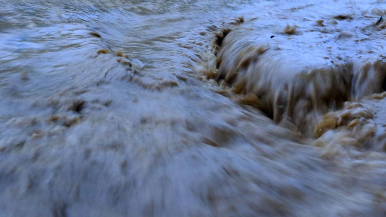 H &theta;ά&lambda;&alpha;&sigma;&sigma;&alpha; &beta;&gamma;ή&kappa;&epsilon; &sigma;&tau;&eta; &sigma;&tau;&epsilon;&rho;&iota;ά &sigma;&tau;&eta; &Sigma;ά&mu;&omicron;: Έ&sigma;&pi;&alpha;&sigma;&epsilon; &gamma;&epsilon;&phi;ύ&rho;&iota; &sigma;&tau;&omicron; &Mu;&epsilon;&sigma;ό&kappa;&alpha;&mu;&pi;&omicron; - &Phi;&omicron;ύ&sigma;&kappa;&omega;&sigma;&epsilon; &tau;&omicron; &rho;έ&mu;&alpha; &sigma;&tau;&omicron; &Eta;&rho;&alpha;ί&omicron;