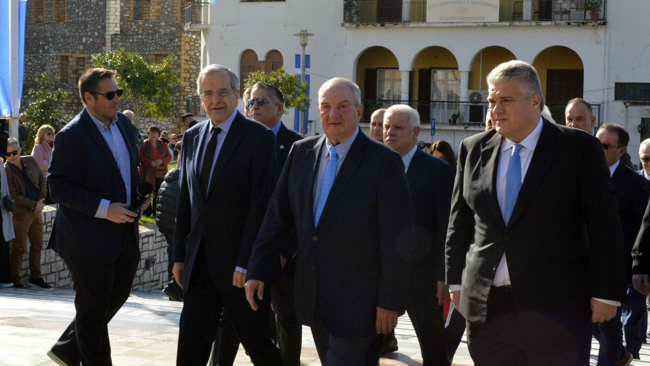 &Kappa;&alpha;&rho;&alpha;&mu;&alpha;&nu;&lambda;ή&sigmaf; &gamma;&iota;&alpha; &Sigma;&alpha;&mu;&alpha;&rho;ά: &laquo;&Nu;&alpha; &alpha;&kappa;&omicron;ύ&mu;&epsilon; &tau;&omicron;&upsilon;&sigmaf; &pi;&iota;&omicron; έ&mu;&pi;&epsilon;&iota;&rho;&omicron;&upsilon;&sigmaf;, &alpha;&nu;&tau;ί &nu;&alpha; &tau;&omicron;&upsilon;&sigmaf; &delta;&iota;&alpha;&gamma;&rho;ά&phi;&omicron;&upsilon;&mu;&epsilon;&raquo;