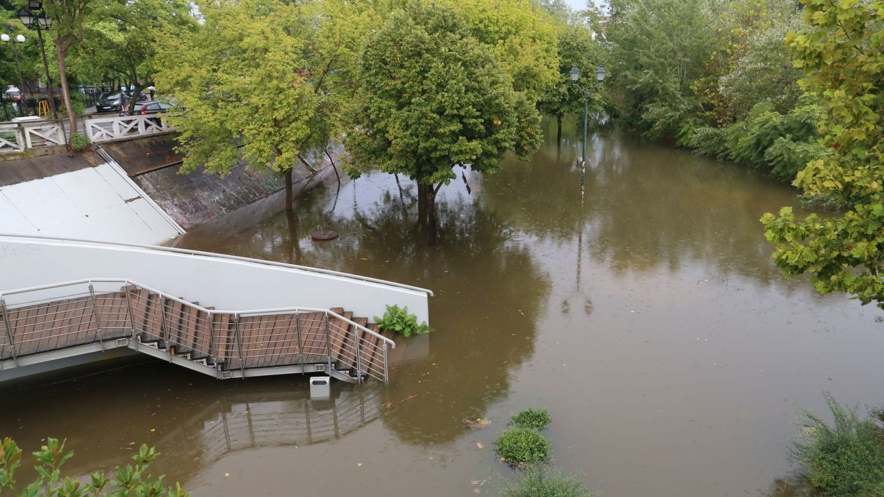 Έ&kappa;&lambda;&epsilon;&iota;&sigma;&alpha;&nu; &pi;&rho;&omicron;&kappa;&lambda;&eta;&pi;&tau;&iota;&kappa;ά &omicron;&iota; &epsilon;ί&sigma;&omicron;&delta;&omicron;&iota; &sigma;&tau;&iota;&sigmaf; ό&chi;&theta;&epsilon;&sigmaf; &tau;&omicron;&upsilon; &Pi;&eta;&nu;&epsilon;&iota;&omicron;ύ &lambda;ό&gamma;&omega; &upsilon;&pi;&epsilon;&rho;&chi;&epsilon;ί&lambda;&iota;&sigma;&eta;&sigmaf; &alpha;&pi;ό &tau;&eta;&nu; &kappa;&alpha;&kappa;&omicron;&kappa;&alpha;&iota;&rho;ί&alpha;