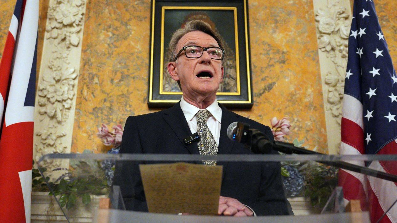 &Sigma;&kappa;ά&nu;&delta;&alpha;&lambda;&omicron; Έ&pi;&sigma;&tau;&alpha;ϊ&nu;: &Pi;&alpha;&rho;&alpha;&iota;&tau;ή&theta;&eta;&kappa;&epsilon; &alpha;&pi;ό &tau;&omicron; &Epsilon;&rho;&gamma;&alpha;&tau;&iota;&kappa;ό &Kappa;ό&mu;&mu;&alpha; &omicron; &pi;&rho;ώ&eta;&nu; &upsilon;&pi;&omicron;&upsilon;&rho;&gamma;ό&sigmaf; &Pi;ί&tau;&epsilon;&rho; &Mu;ά&nu;&tau;&epsilon;&lambda;&sigma;&omicron;&nu;