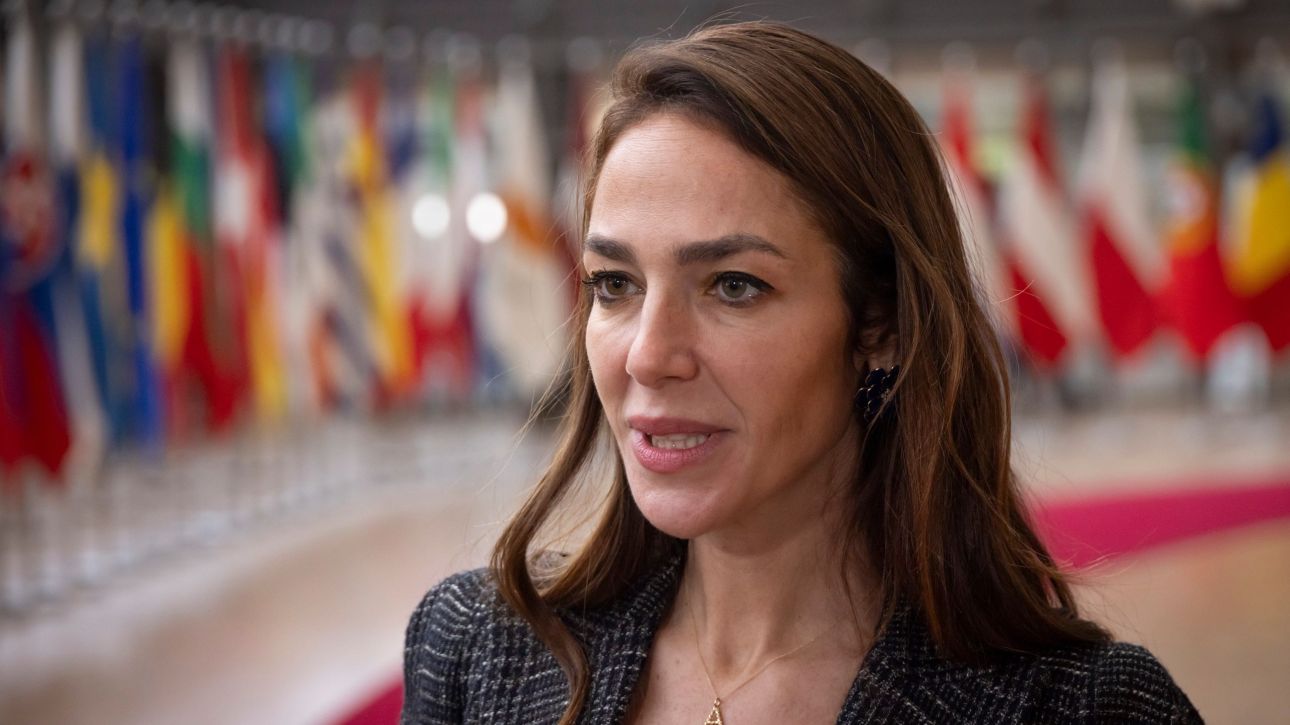 &Mu;&iota;&chi;&alpha;&eta;&lambda;ί&delta;&omicron;&upsilon;: &laquo;&Eta; &Epsilon;&lambda;&lambda;ά&delta;&alpha; &sigma;&tau;&eta;&nu; &pi;&rho;ώ&tau;&eta; &gamma;&rho;&alpha;&mu;&mu;ή &tau;&eta;&sigmaf; &epsilon;&upsilon;&rho;&omega;&pi;&alpha;ϊ&kappa;ή&sigmaf; &pi;&rho;&omicron;&sigma;&pi;ά&theta;&epsilon;&iota;&alpha;&sigmaf; &gamma;&iota;&alpha; &pi;&rho;&omicron;&sigma;&iota;&tau;ή &sigma;&tau;έ&gamma;&eta;&raquo;