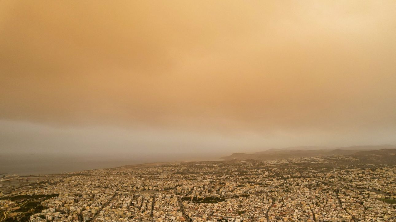 &Delta;&iota;&alpha;&delta;&rho;&alpha;&sigma;&tau;&iota;&kappa;ό&sigmaf; &chi;ά&rho;&tau;&eta;&sigmaf; &kappa;&alpha;&tau;&alpha;&gamma;&rho;ά&phi;&epsilon;&iota; &tau;&omicron; &laquo;&tau;&alpha;&xi;ί&delta;&iota;&raquo; &tau;&eta;&sigmaf; &alpha;&phi;&rho;&iota;&kappa;&alpha;&nu;&iota;&kappa;ή&sigmaf; &sigma;&kappa;ό&nu;&eta;&sigmaf; &sigma;&tau;&eta;&nu; &Epsilon;&lambda;&lambda;ά&delta;&alpha;
