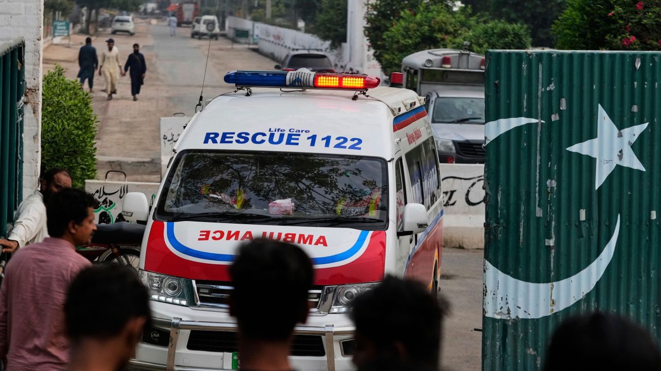 Έ&kappa;&rho;&eta;&xi;&eta; &sigma;&epsilon; &tau;έ&mu;&epsilon;&nu;&omicron;&sigmaf; &sigma;&tau;&omicron; &Pi;&alpha;&kappa;&iota;&sigma;&tau;ά&nu;: &Alpha;&upsilon;&xi;ά&nu;&epsilon;&tau;&alpha;&iota; &omicron; &alpha;&rho;&iota;&theta;&mu;ό&sigmaf; &tau;&omega;&nu; &theta;&upsilon;&mu;ά&tau;&omega;&nu;