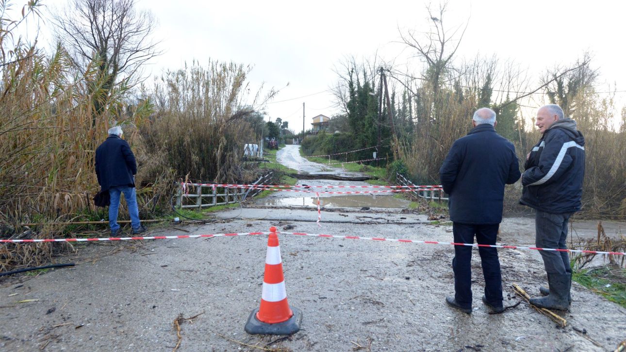&Kappa;&alpha;&kappa;&omicron;&kappa;&alpha;&iota;&rho;ί&alpha;: &Nu;&epsilon;&kappa;&rho;ό&sigmaf; ά&nu;&delta;&rho;&alpha;&sigmaf; &sigma;&tau;&eta;&nu; &Kappa;&omicron;&mu;&omicron;&tau;&eta;&nu;ή, &pi;&lambda;&eta;&mu;&mu;ύ&rho;&epsilon;&sigmaf; &sigma;&tau;&eta;&nu; &Pi;&epsilon;&lambda;&omicron;&pi;ό&nu;&nu;&eta;&sigma;&omicron;
