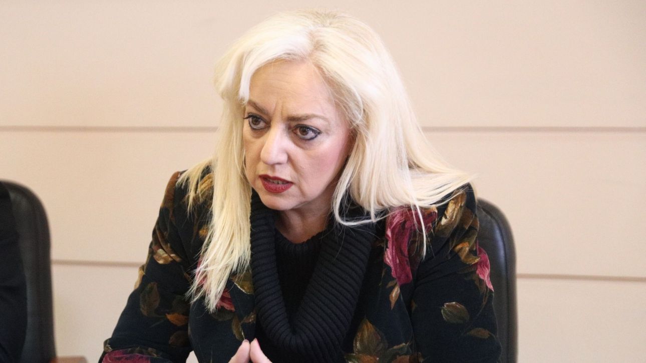 &Pi;&alpha;&rho;&alpha;&iota;&tau;ή&theta;&eta;&kappa;&epsilon; &eta; Ά&nu;&nu;&alpha; &Sigma;&tau;&rho;&alpha;&tau;&iota;&nu;ά&kappa;&eta; &alpha;&pi;ό &tau;&eta;&nu; &Alpha;&nu;&epsilon;&xi;ά&rho;&tau;&eta;&tau;&eta; &Alpha;&rho;&chi;ή &Epsilon;&lambda;έ&gamma;&chi;&omicron;&upsilon; &tau;&eta;&sigmaf; &Alpha;&gamma;&omicron;&rho;ά&sigmaf;