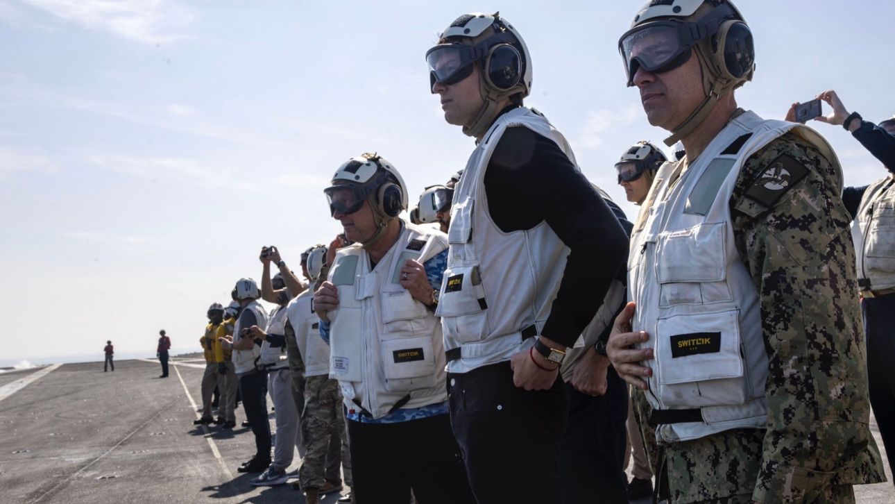 &Sigma;&tau;&omicron; &alpha;&epsilon;&rho;&omicron;&pi;&lambda;&alpha;&nu;&omicron;&phi;ό&rho;&omicron; &laquo;&Alpha;&beta;&rho;&alpha;ά&mu; &Lambda;ί&nu;&kappa;&omicron;&lambda;&nu;&raquo; &omicron;&iota; &Kappa;&omicron;ύ&sigma;&nu;&epsilon;&rho; &kappa;&alpha;&iota; &Gamma;&omicron;&upsilon;ί&tau;&kappa;&omicron;&phi; - &Tau;&omicron; &mu;ή&nu;&upsilon;&mu;&alpha; &iota;&sigma;&chi;ύ&omicron;&sigmaf; &tau;&omega;&nu; &Eta;&Pi;&Alpha; &pi;&rho;&omicron;&sigmaf; &Iota;&rho;ά&nu;