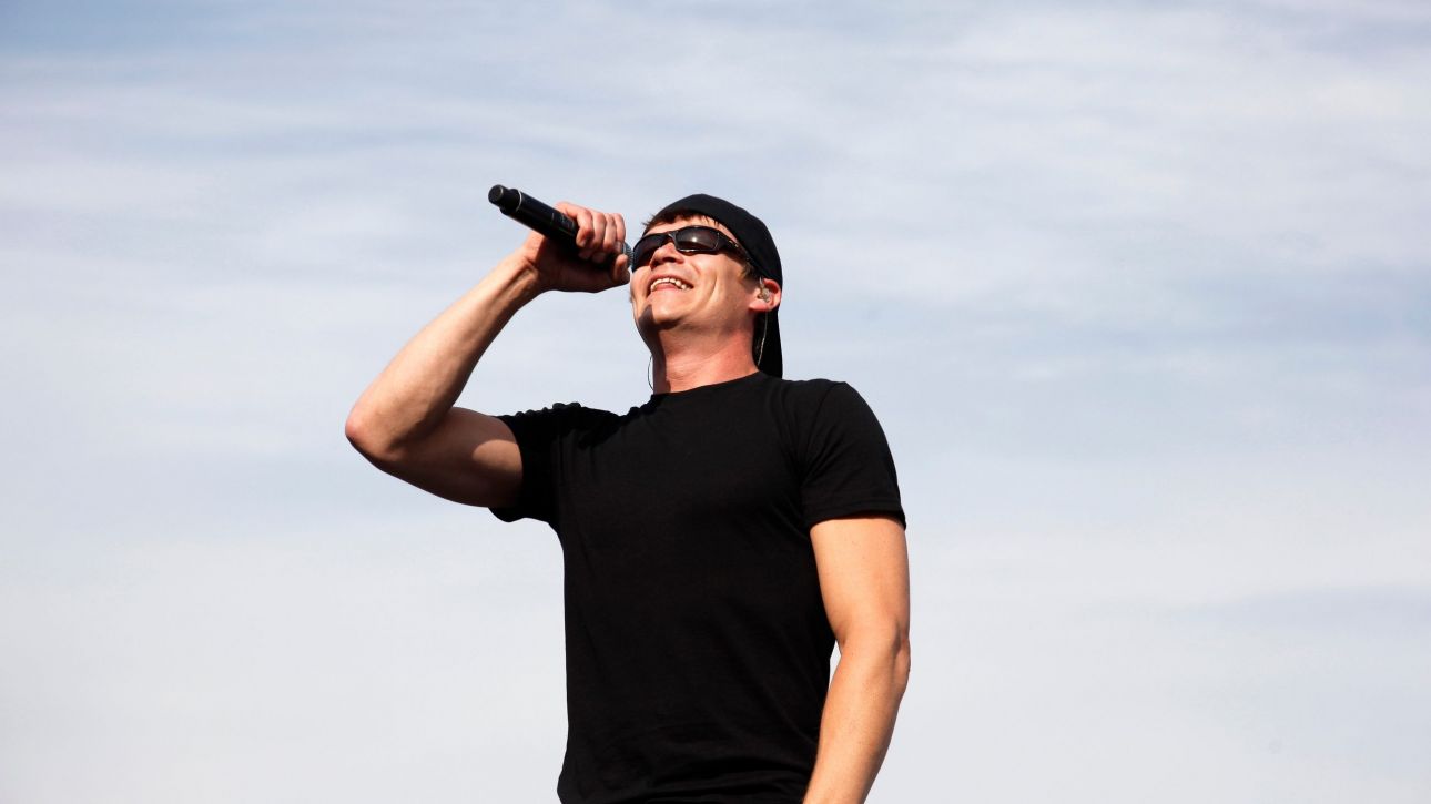 Πέθανε ο τραγουδιστής των 3 Doors Down, Μπραντ Άρνολντ, σε ηλικία 47 ετών