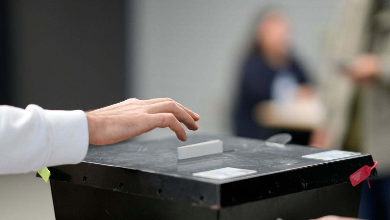 &Sigma;&tau;&iota;&sigmaf; &kappa;ά&lambda;&pi;&epsilon;&sigmaf; &omicron;&iota; &Pi;&omicron;&rho;&tau;&omicron;&gamma;ά&lambda;&omicron;&iota; &gamma;&iota;&alpha; &tau;&eta;&nu; &epsilon;&kappa;&lambda;&omicron;&gamma;ή &tau;&omicron;&upsilon; &nu;έ&omicron;&upsilon; &pi;&rho;&omicron;έ&delta;&rho;&omicron;&upsilon; &tau;&eta;&sigmaf; &chi;ώ&rho;&alpha;&sigmaf; - &Phi;&alpha;&beta;&omicron;&rho;ί &omicron; &sigma;&omicron;&sigma;&iota;&alpha;&lambda;&iota;&sigma;&tau;ή&sigmaf; &Sigma;&epsilon;&gamma;&kappa;&omicron;ύ&rho;&omicron;