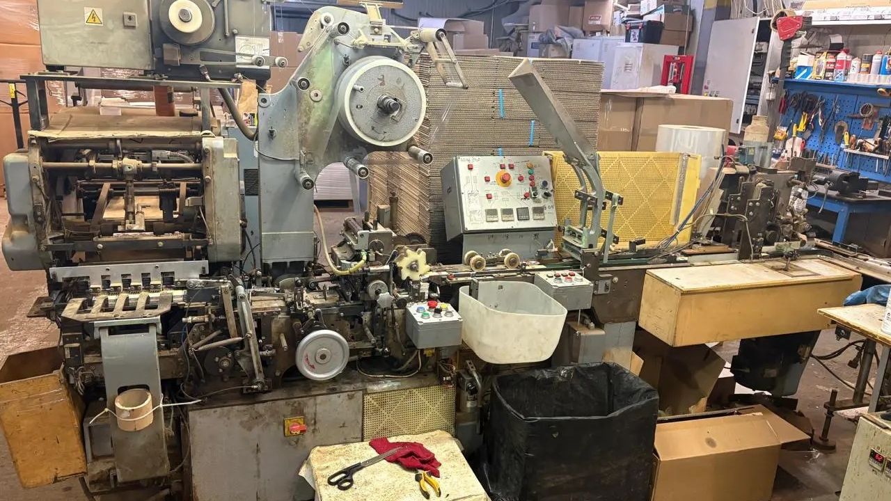 &Lambda;&alpha;&theta;&rho;&alpha;ί&alpha; &tau;&sigma;&iota;&gamma;ά&rho;&alpha;: &laquo;&Phi;&tau;&iota;ά&xi;&epsilon; &mu;&iota;&alpha; &pi;&alpha;&lambda;έ&tau;&alpha; &nu;&alpha; &delta;&omega; &pi;&omega;&sigmaf; &epsilon;ί&nu;&alpha;&iota; &nu;&alpha; &tau;&eta; &sigma;&tau;&epsilon;ί&lambda;&omega; &phi;&omega;&tau;&omicron;&gamma;&rho;&alpha;&phi;ί&alpha; &sigma;&tau;&omicron;&nu; &pi;&rho;ό&epsilon;&delta;&rho;&omicron;&raquo;