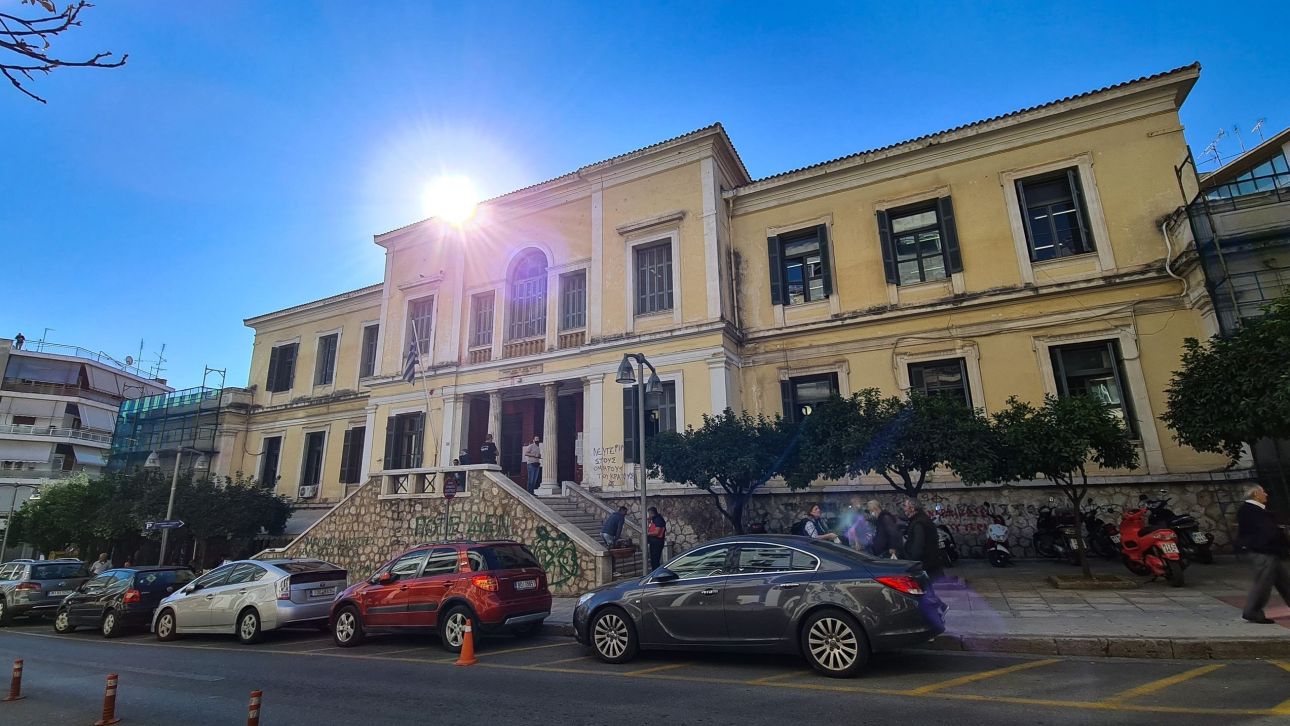 &Mu;&eta;&tau;έ&rho;&alpha; &epsilon;&gamma;&kappa;&alpha;&tau;έ&lambda;&epsilon;&iota;&psi;&epsilon; &tau;&omicron; 10&chi;&rho;&omicron;&nu;&omicron; &Alpha;&mu;&epsilon;&Alpha; &pi;&alpha;&iota;&delta;ί &tau;&eta;&sigmaf; έ&xi;&omega; &alpha;&pi;ό &tau;&alpha; &delta;&iota;&kappa;&alpha;&sigma;&tau;ή&rho;&iota;&alpha; &Lambda;&alpha;&mu;ί&alpha;&sigmaf; &kappa;&alpha;&iota; &epsilon;&xi;&alpha;&phi;&alpha;&nu;ί&sigma;&tau;&eta;&kappa;&epsilon;