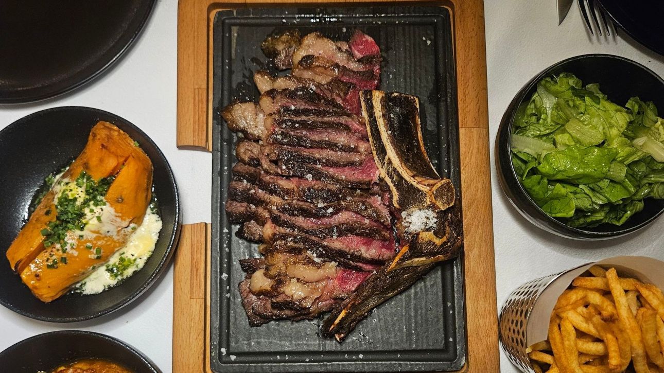 Τσικνοπέμπτη: Πέντε καρνιβορικά εστιατόρια για ορκισμένους meat lovers στο κέντρο της πόλης