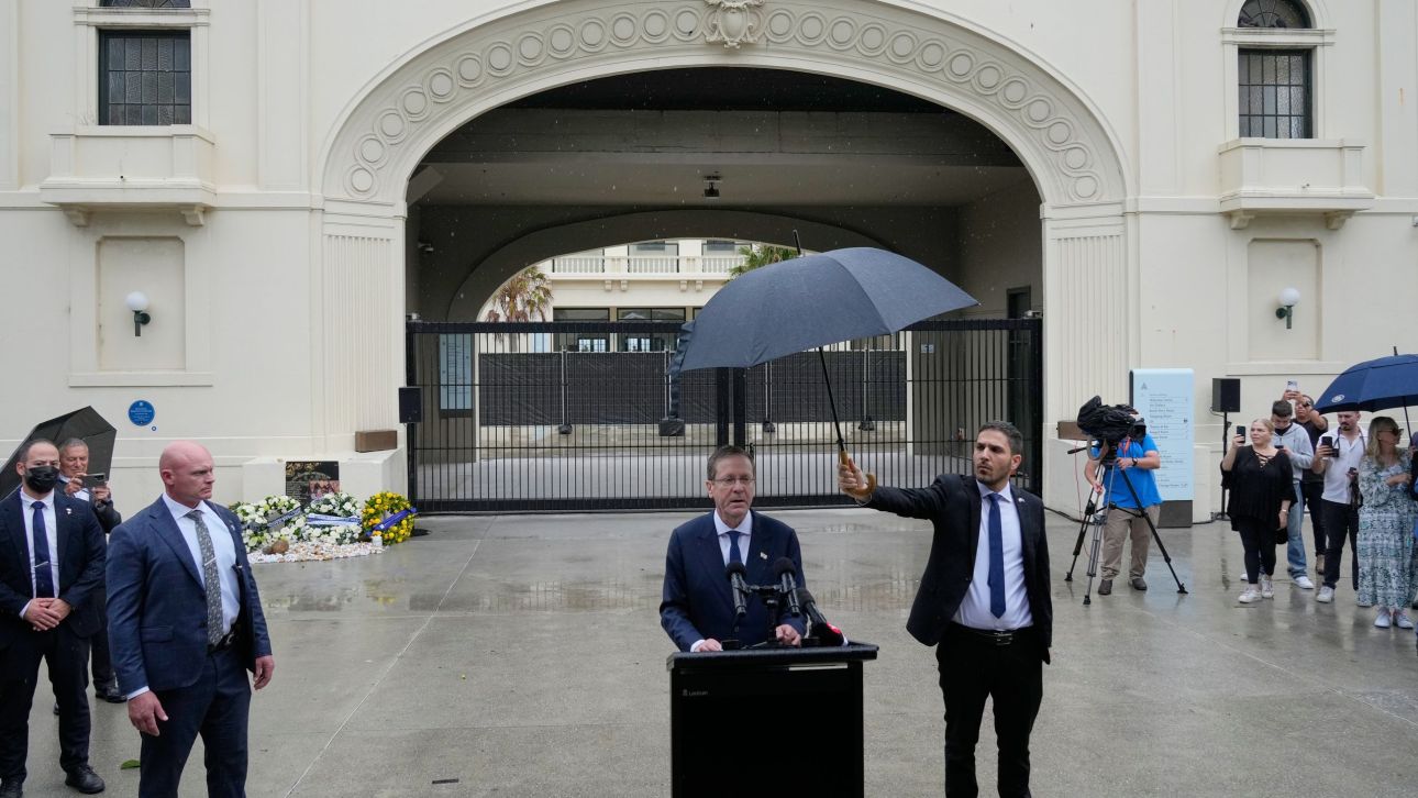 &Epsilon;&pi;ί&sigma;&kappa;&epsilon;&psi;&eta; &iota;&sigma;&rho;&alpha;&eta;&lambda;&iota;&nu;&omicron;ύ &pi;&rho;&omicron;έ&delta;&rho;&omicron;&upsilon; &sigma;&tau;&eta;&nu; &Alpha;&upsilon;&sigma;&tau;&rho;&alpha;&lambda;ί&alpha;: &Eta; ά&phi;&iota;&xi;ή &tau;&omicron;&upsilon; &sigma;&tau;&eta;&nu; &pi;&alpha;&rho;&alpha;&lambda;ί&alpha; &Mu;&pi;ό&nu;&tau;&alpha;ϊ