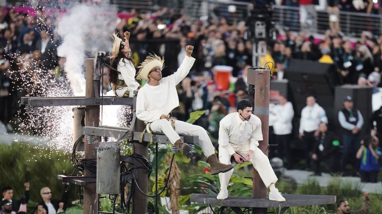 Καθηλωτική εμφάνιση για τον Bad Bunny στο Super Bowl - Ωδή στη γενέτειρά του το Πουέρτο Ρίκο
