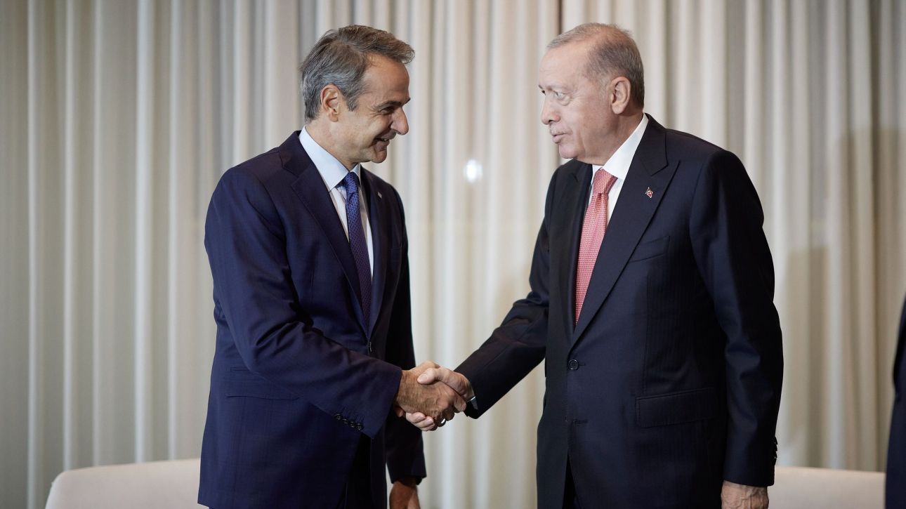 &Sigma;&upsilon;&nu;ά&nu;&tau;&eta;&sigma;&eta; &kappa;&omicron;&rho;&upsilon;&phi;ή&sigmaf; &sigma;&tau;&eta;&nu; Ά&gamma;&kappa;&upsilon;&rho;&alpha; &mu;&epsilon; &theta;&epsilon;&tau;&iota;&kappa;ή &alpha;&tau;&zeta;έ&nu;&tau;&alpha;, &laquo;&alpha;&gamma;&kappa;ά&theta;&iota;&alpha;&raquo; &kappa;&alpha;&iota; ... &alpha;&pi;&omicron;&upsilon;&sigma;ί&epsilon;&sigmaf;