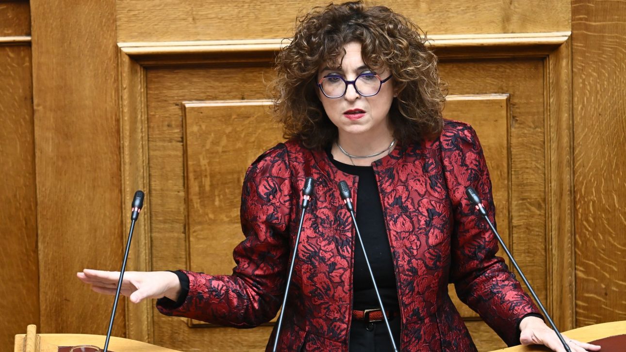 &Alpha;&nu;&epsilon;&xi;&alpha;&rho;&tau;&eta;&tau;&omicron;&pi;&omicron;ί&eta;&sigma;&eta; &Kappa;&alpha;&rho;&alpha;&gamma;&epsilon;&omega;&rho;&gamma;&omicron;&pi;&omicron;ύ&lambda;&omicron;&upsilon;: &laquo;&Pi;&alpha;&rho;&alpha;&mu;έ&nu;&omega; &sigma;&tau;&eta; &Beta;&omicron;&upsilon;&lambda;ή &gamma;&iota;&alpha; &nu;&alpha; &upsilon;&pi;&eta;&rho;&epsilon;&tau;ώ &mu;&epsilon; &sigma;&upsilon;&nu;έ&pi;&epsilon;&iota;&alpha; &tau;&eta; &lambda;&alpha;ϊ&kappa;ή &epsilon;&nu;&tau;&omicron;&lambda;ή&raquo;