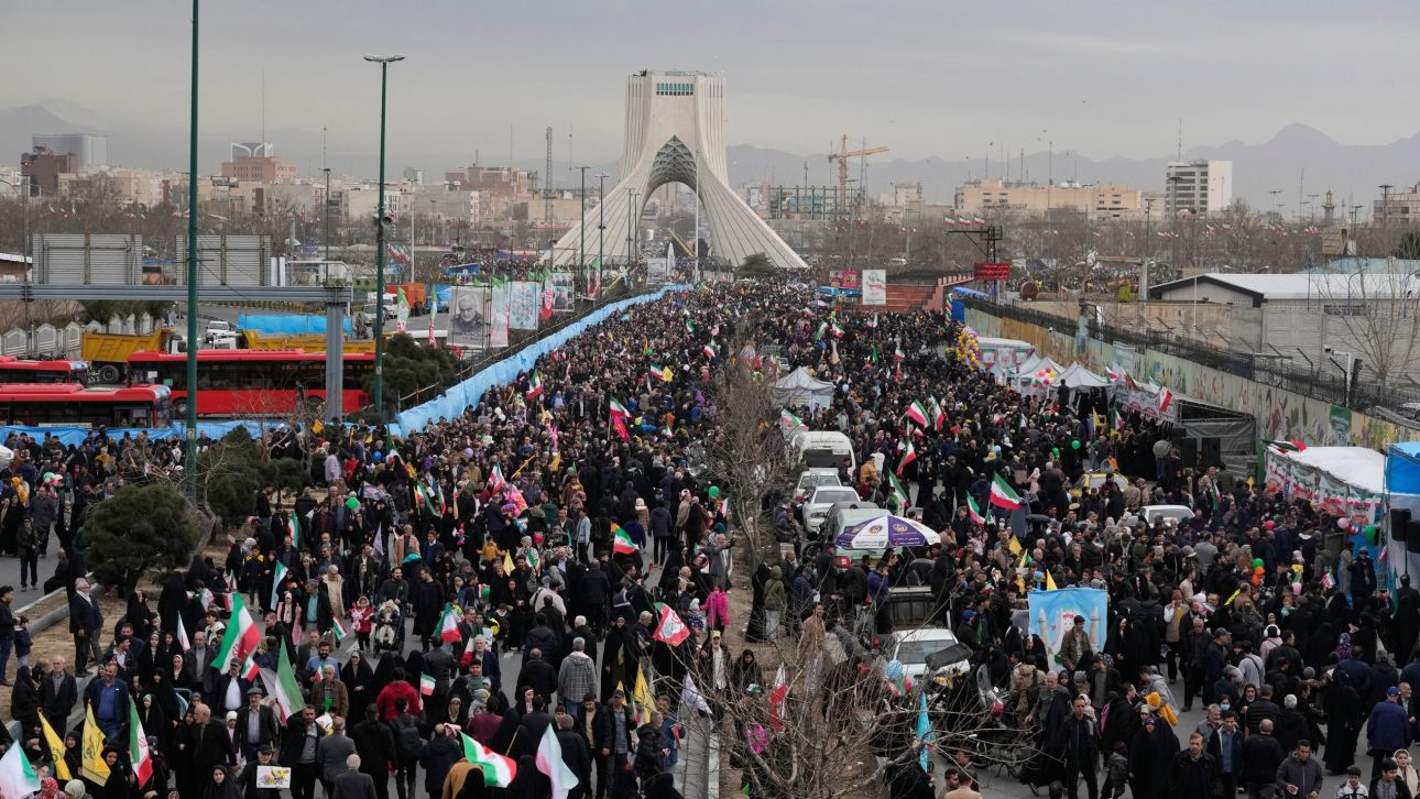 &Iota;&rho;ά&nu;: &Chi;&iota;&lambda;&iota;ά&delta;&epsilon;&sigmaf; &kappa;ό&sigma;&mu;&omicron;&upsilon; &sigma;&tau;&omicron;&upsilon;&sigmaf; &delta;&rho;ό&mu;&omicron;&upsilon;&sigmaf; &gamma;&iota;&alpha; &tau;&eta;&nu; 47&eta; &epsilon;&pi;έ&tau;&epsilon;&iota;&omicron; &alpha;&pi;ό &tau;&eta;&nu; &Iota;&sigma;&lambda;&alpha;&mu;&iota;&kappa;ή &Epsilon;&pi;&alpha;&nu;ά&sigma;&tau;&alpha;&sigma;&eta;