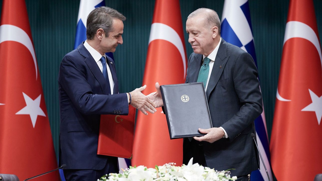 &Eta; &pi;&rho;&omicron;&tau;&rho;&omicron;&pi;ή &gamma;&iota;&alpha; ά&rho;&sigma;&eta; &tau;&omicron;&upsilon; Casus Beli &alpha;&pi;ό &Mu;&eta;&tau;&sigma;&omicron;&tau;ά&kappa;&eta;, &omicron; &laquo;&phi;&iota;&lambda;&iota;&kappa;ό&sigmaf;&raquo; &Epsilon;&rho;&nu;&tau;&omicron;&gamma;ά&nu; &kappa;&alpha;&iota; &omicron;&iota; &sigma;&upsilon;&mu;&phi;&omega;&nu;ί&epsilon;&sigmaf;